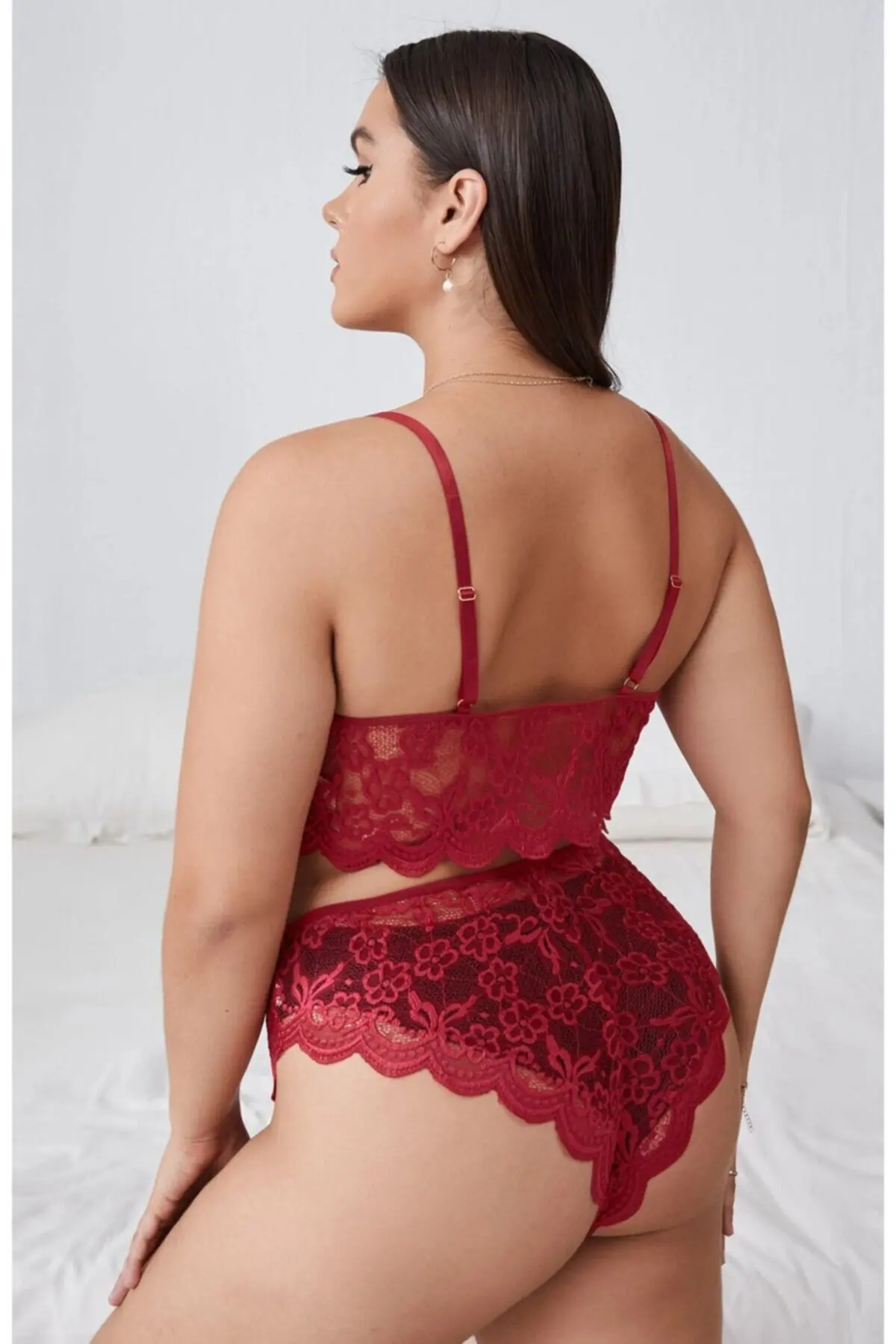 Рисунок 3 - Женское бордовое кружевное нижнее
