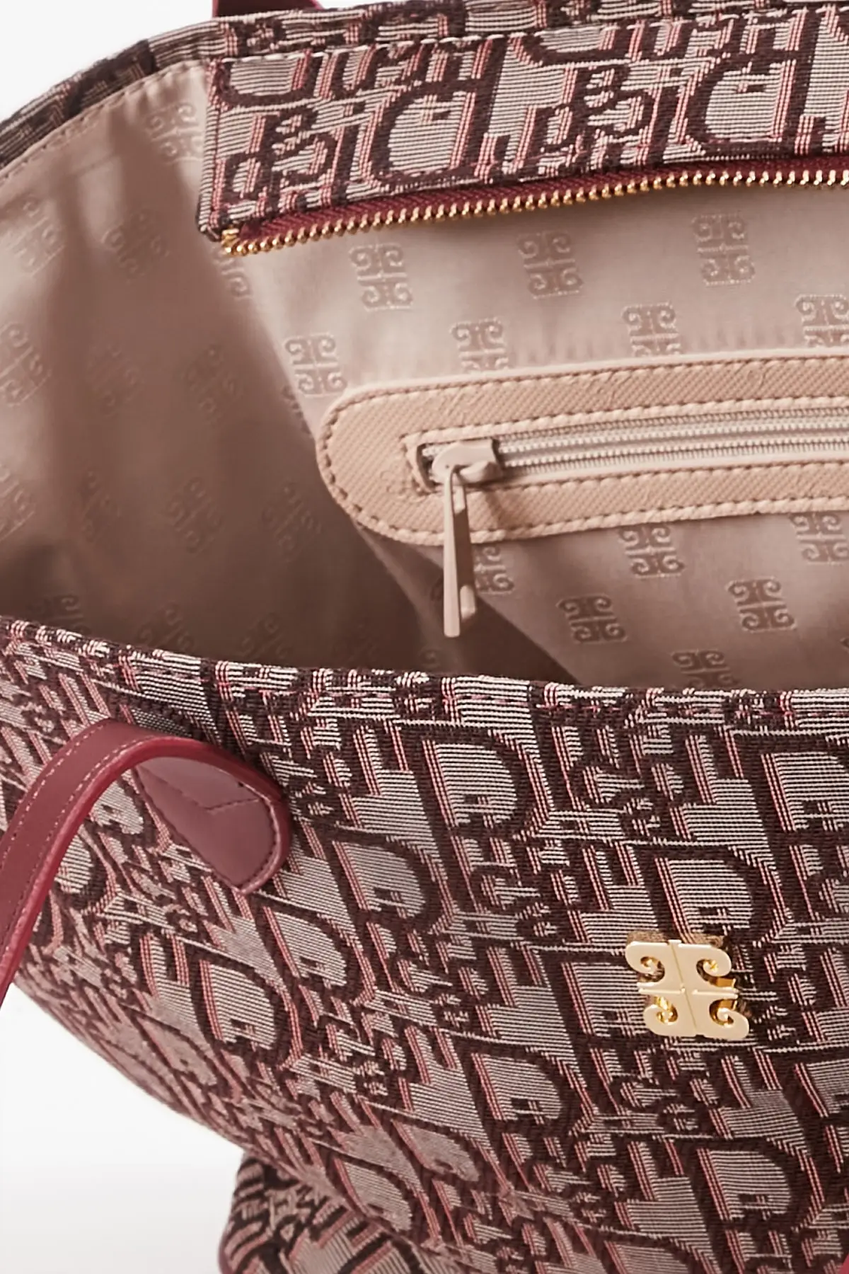 

Pierre Cardin Claret Red Shoulder Bag stylish and new model is produced in Turkey from high quality fabric 44x28x20 cm Suitable