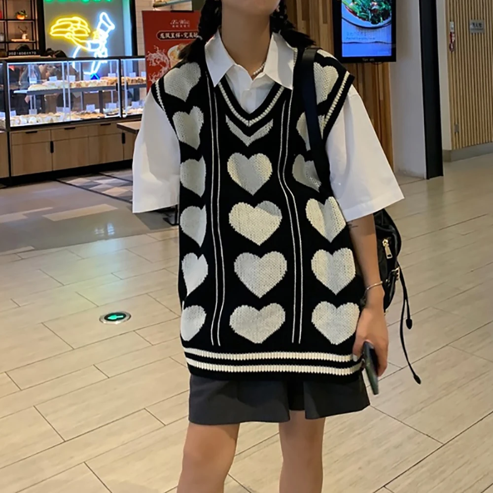 

Y2K Heart pattern Vintage Sweater Loose V-neck Tank Top Knit Pullover Vest Oversized Love Print Cardigan Fall Fashion Sweaters