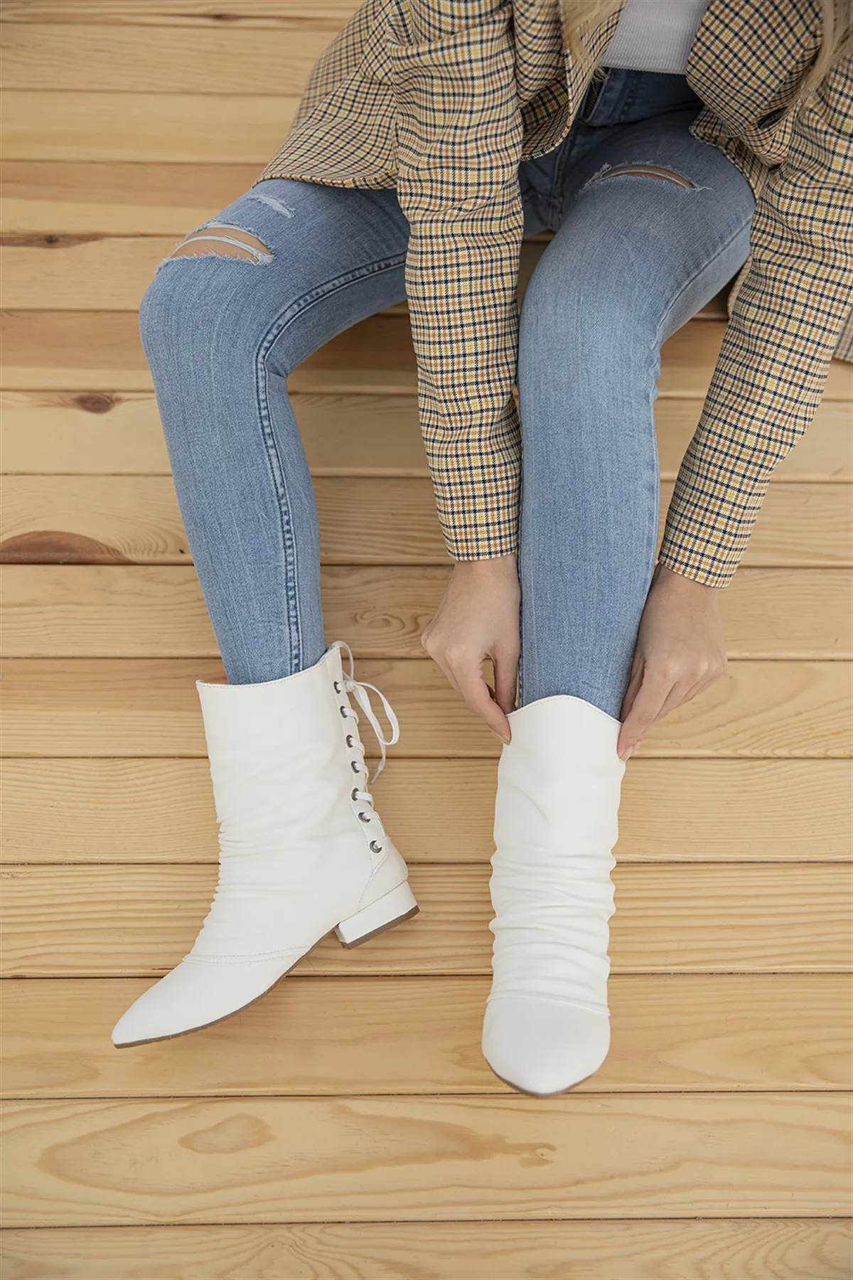 

Handmade Shoes Women's Lace Detail Leather Boots White Color