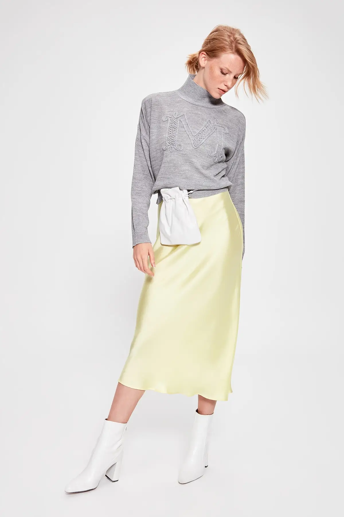 Трикотажный свитер с высоким воротом и надписью TWOAW20KZ0042| |