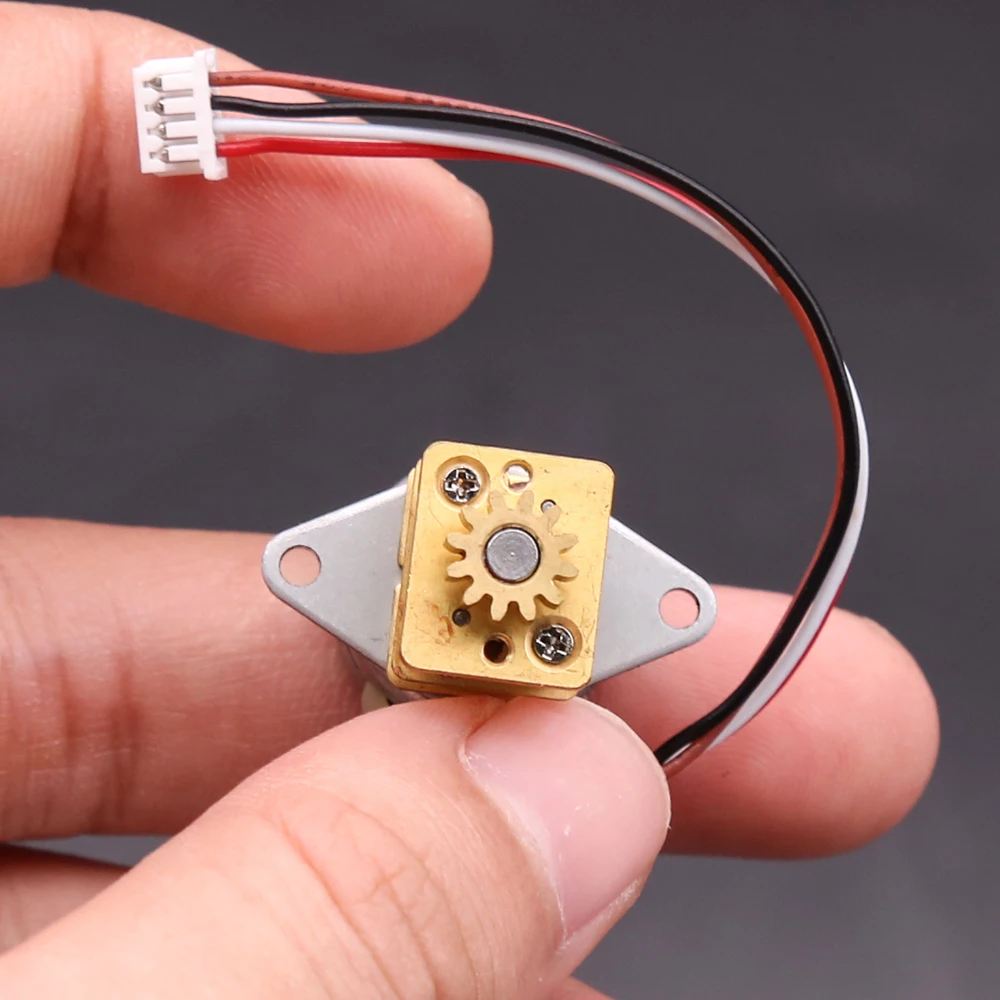 Шаговый мини-мотор с металлической шестерней 15 мм 2-фазный 4-проводной шаговый