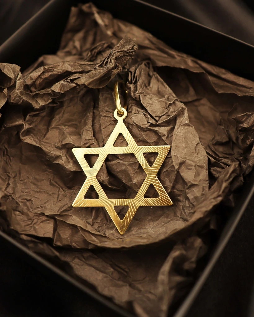 

Dark Star of David Pendant in Old Currency-Eternal guarantee in color! Gold identical to 18K gold