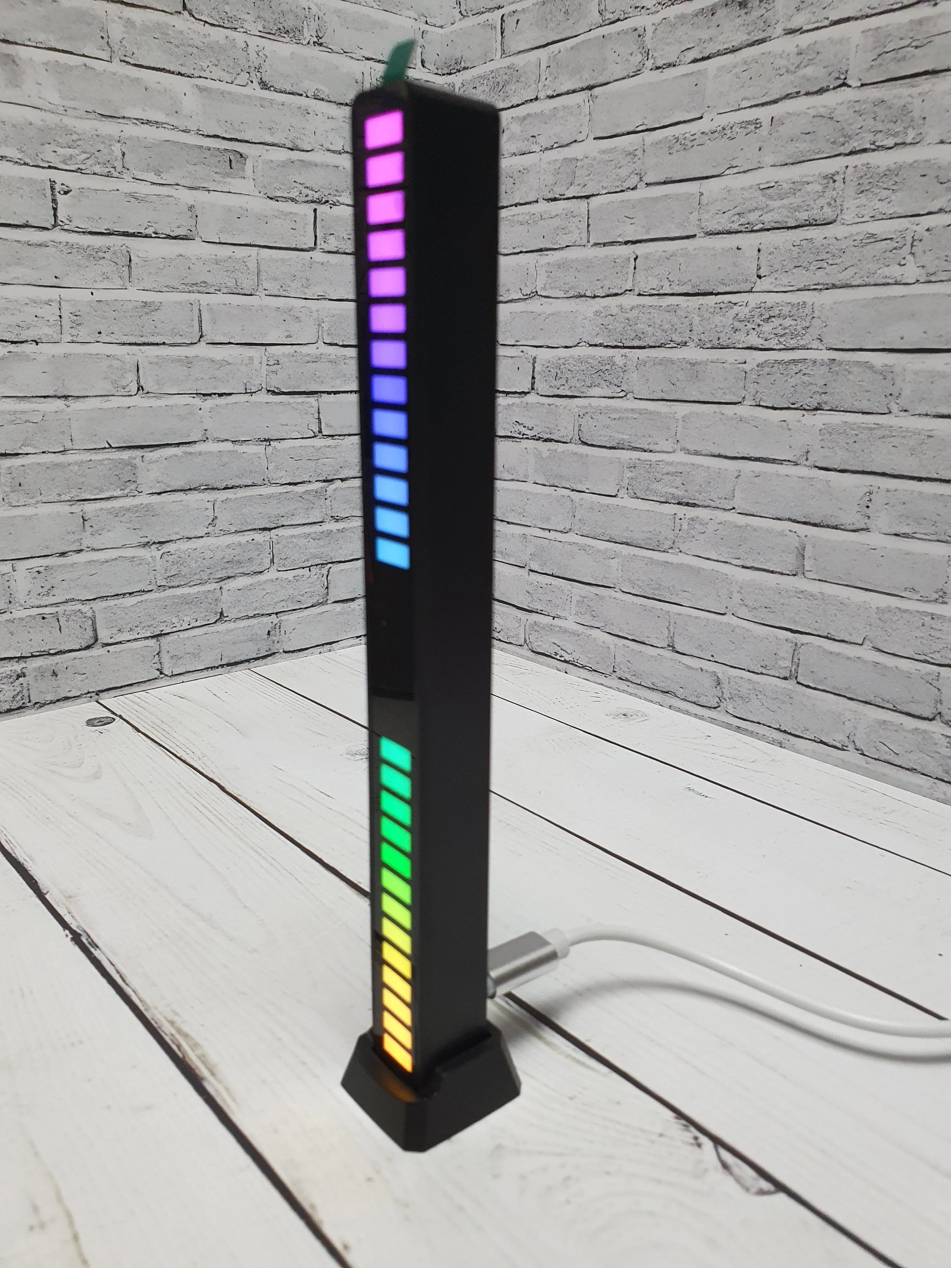 Светодиодная лента с управлением звуком эквалайзер светомузыка разноцветный