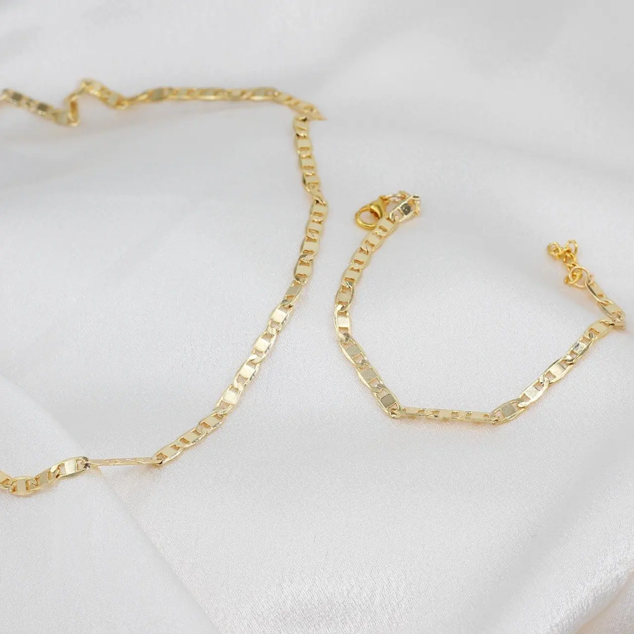 

Flat Chain Gold Necklace Bracelet Combination