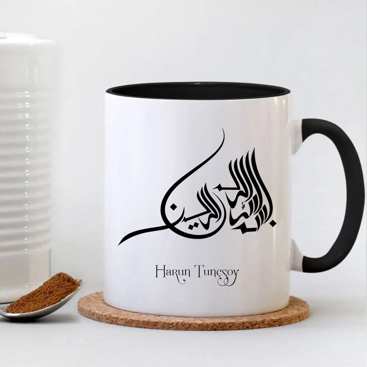 

Персонализированная черная чашка с надписью Basmala-009