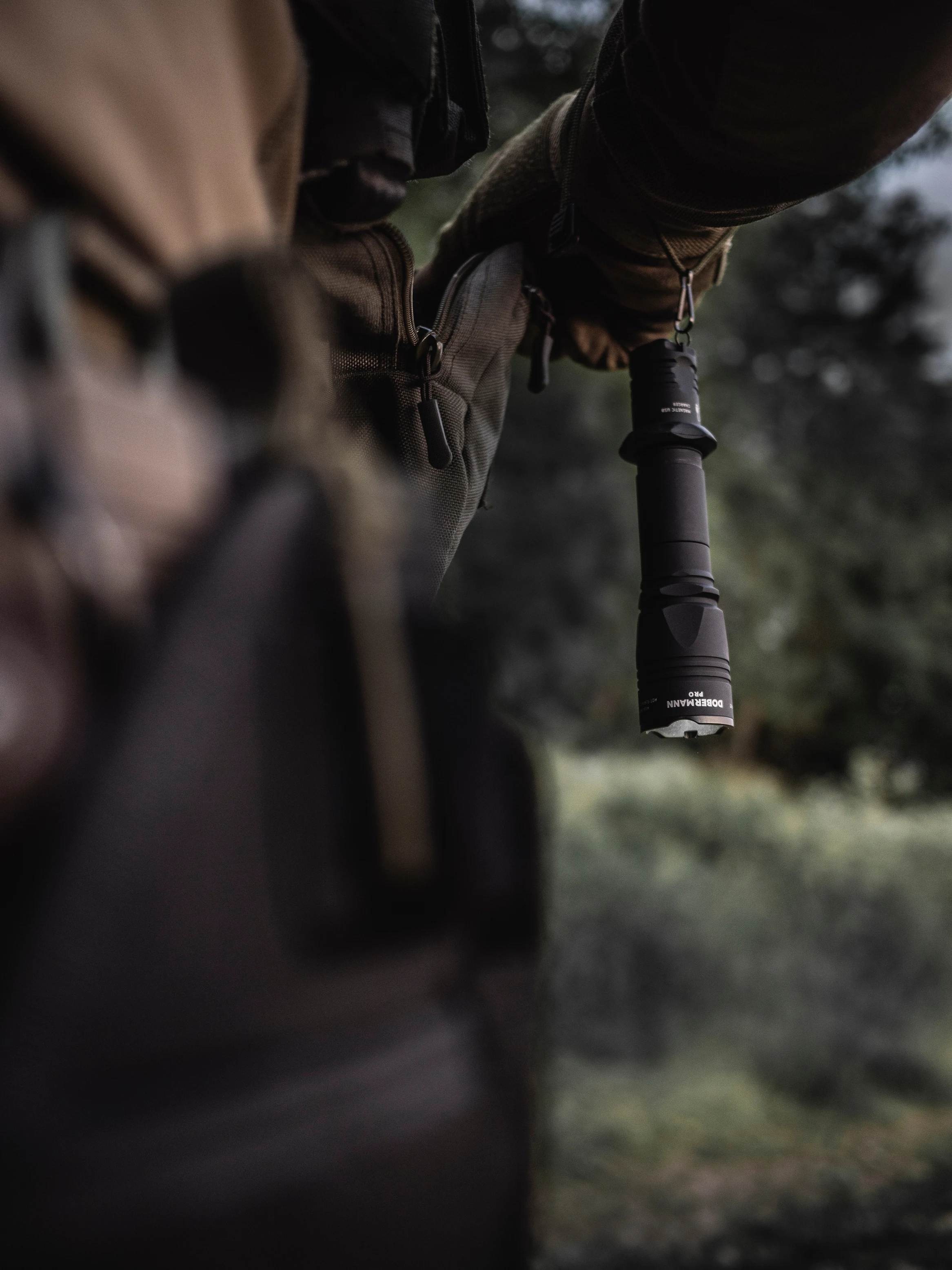 Светодиодный тактический фонарик Armytek Dobermann Pro XHP35HI магнитный USB Перезаряжаемый