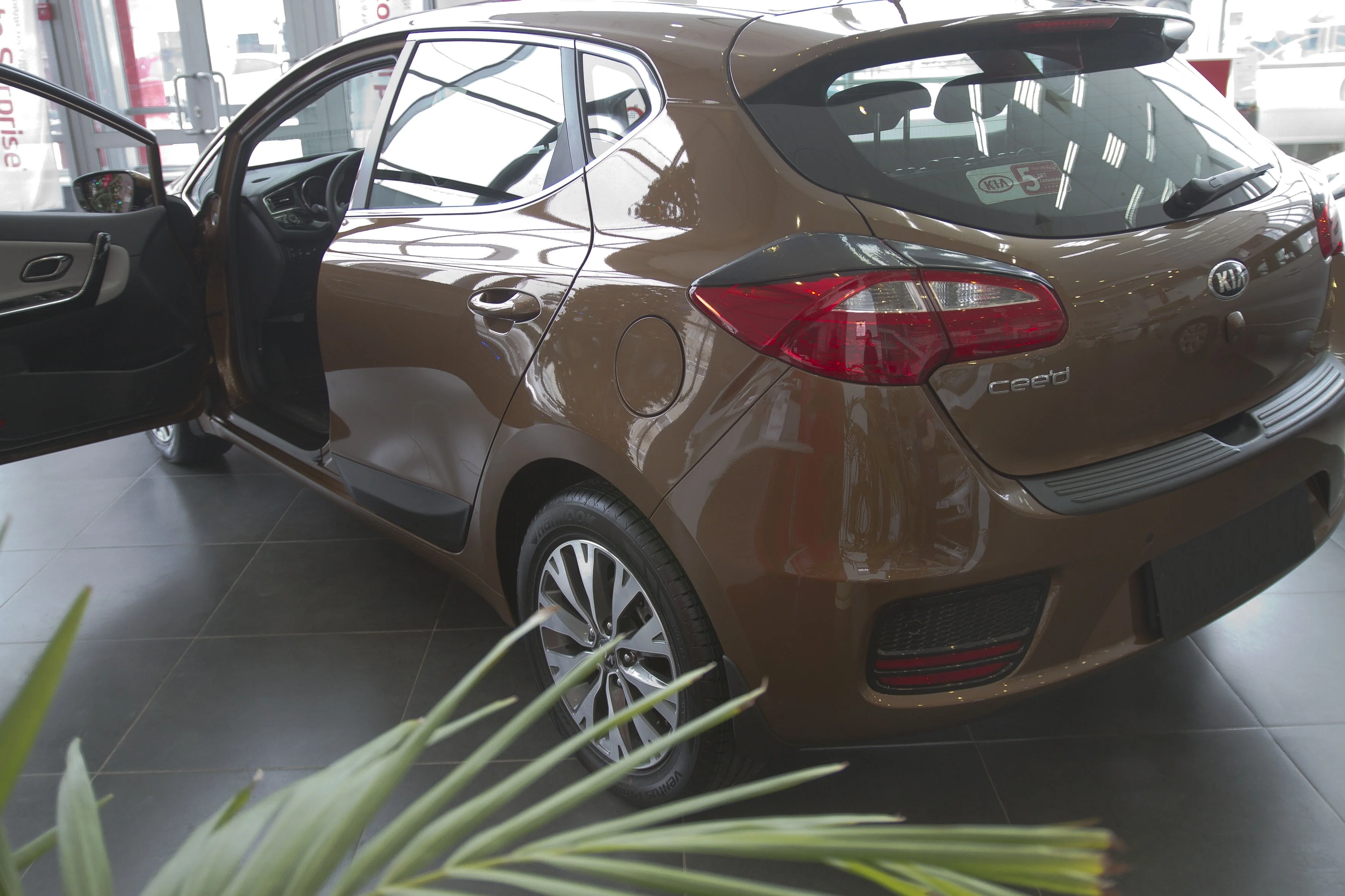 защитная накладка на задний бампер kia ceed 3 sw. накладка на задний бампер киа сид 2018. накладка на задний бампер киа сид универсал 2020. накладки автомобиля на крепление сидений ix35. сид накладки.