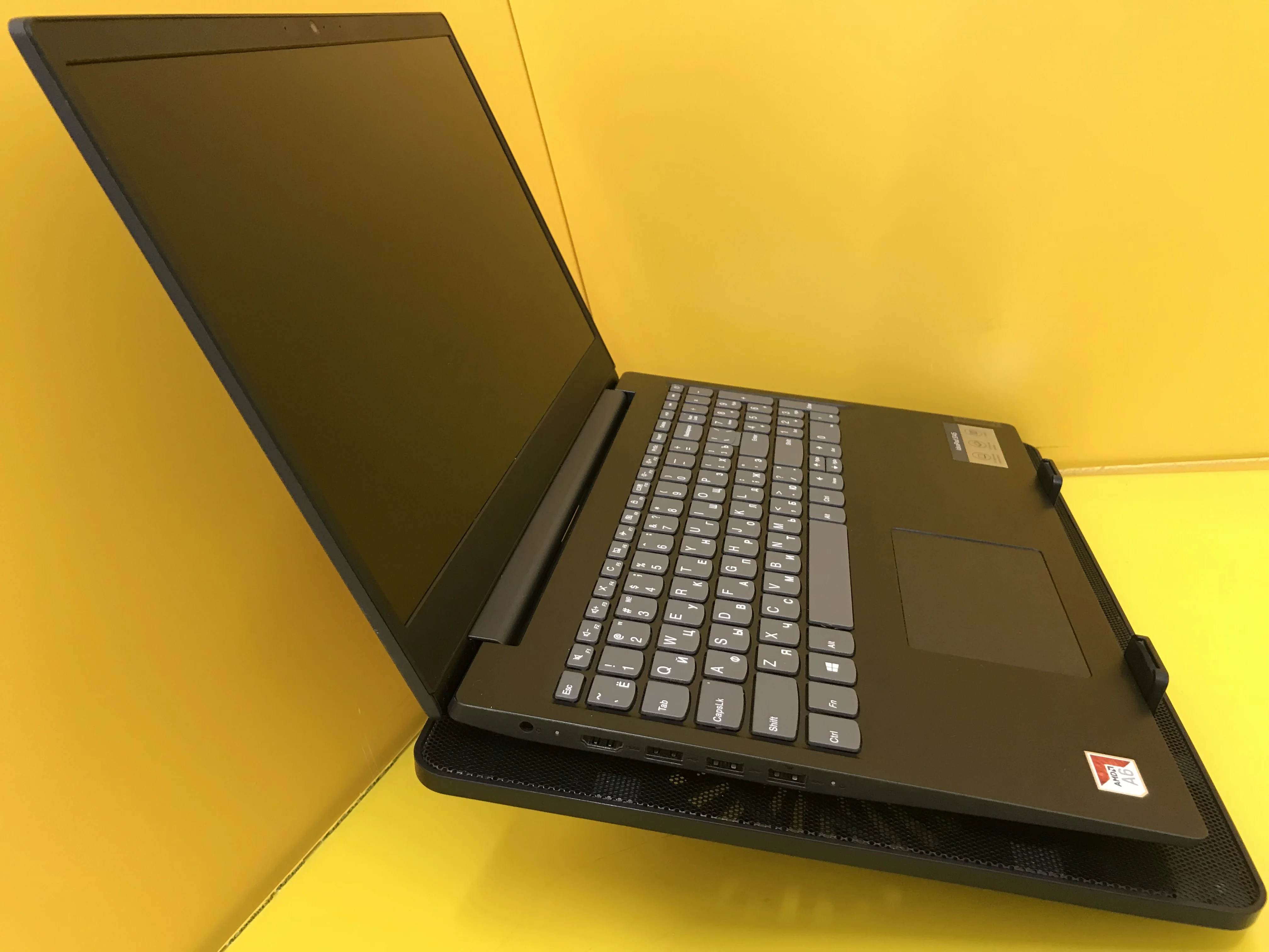 Laptop used Lenovo 15.6 &quot 1920x1080 AMD a6-9225 3.10GHz Radeon R4 graphics 4GB SSD 256GB |