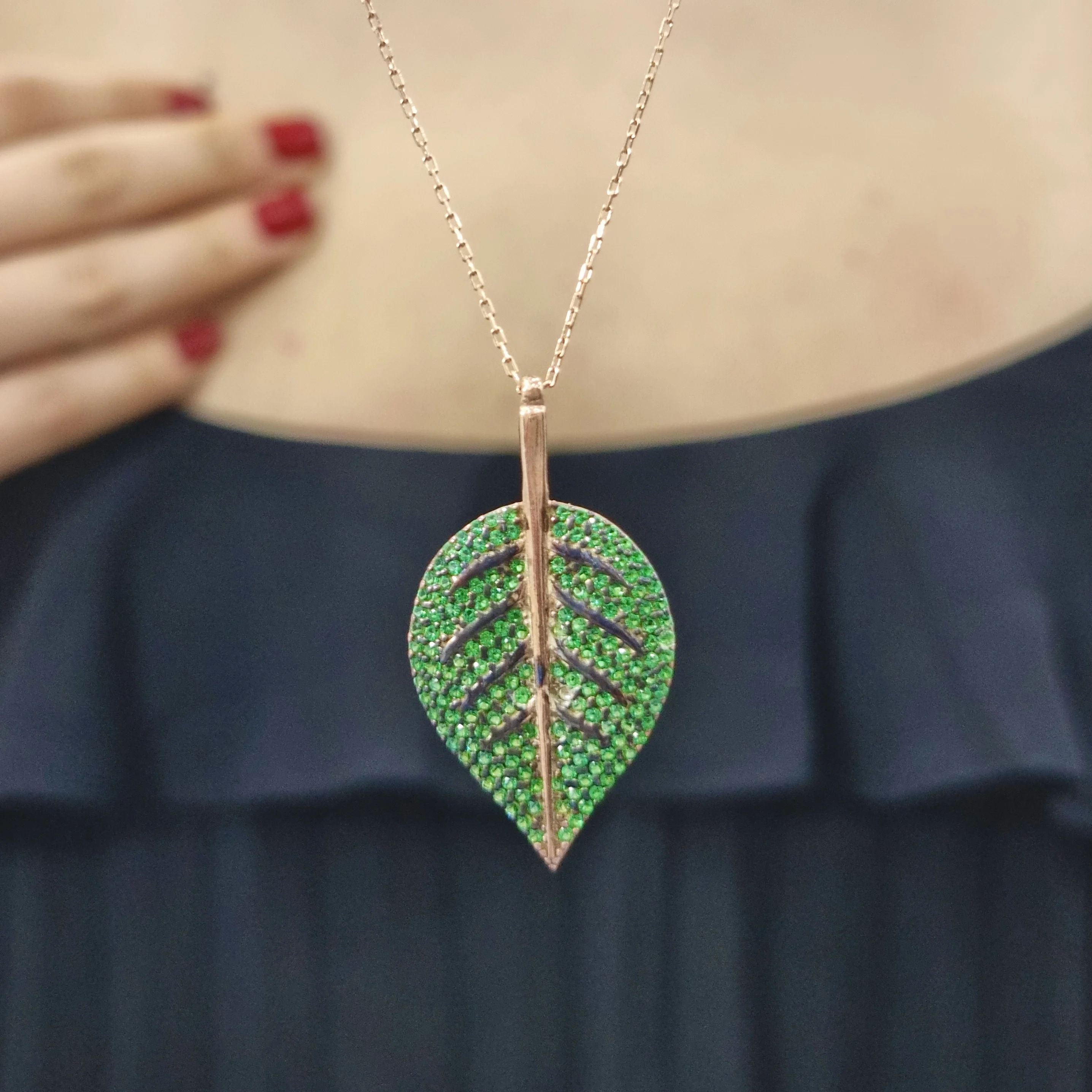 

Ожерелье из серебра 925 пробы с зелеными листьями, позолоченное розовое циркониевое ожерелье для женщин и девочек, модные ювелирные изделия ...