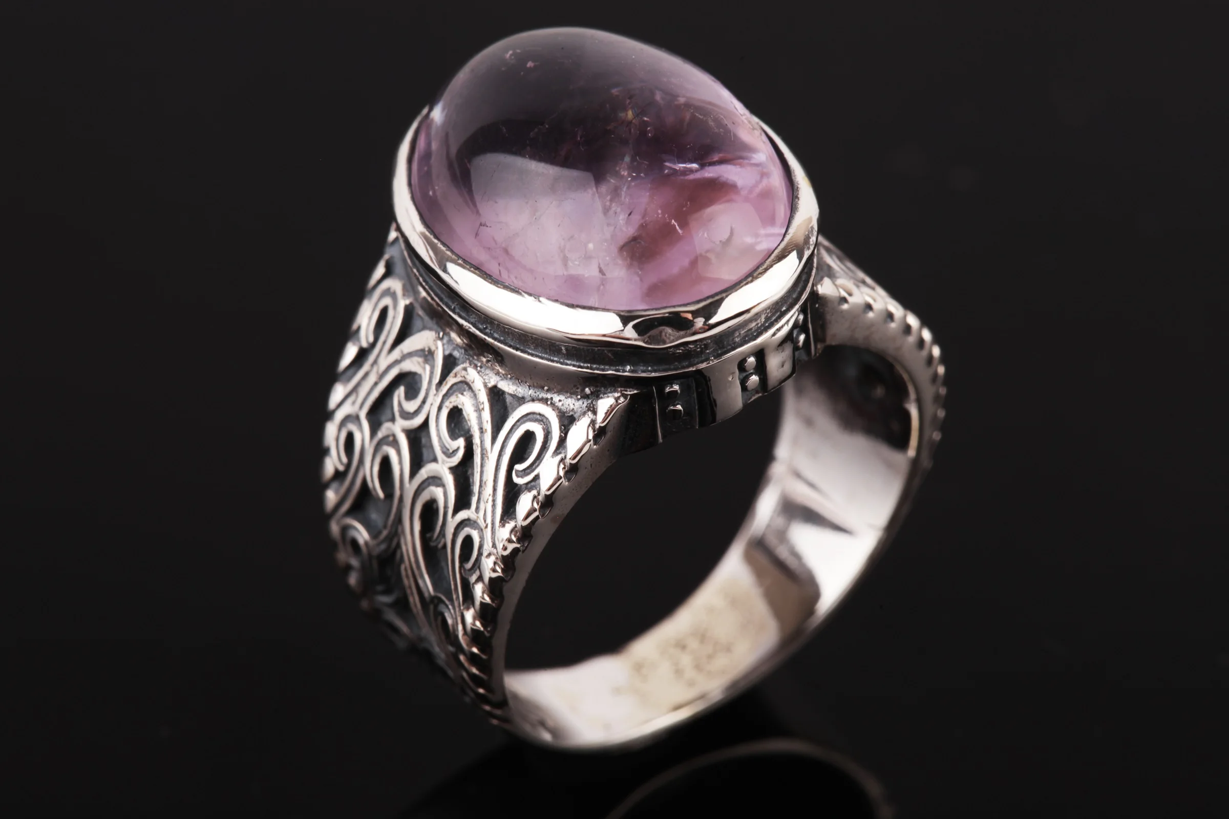 

Мужское серебряное кольцо с аметистом и фианитом