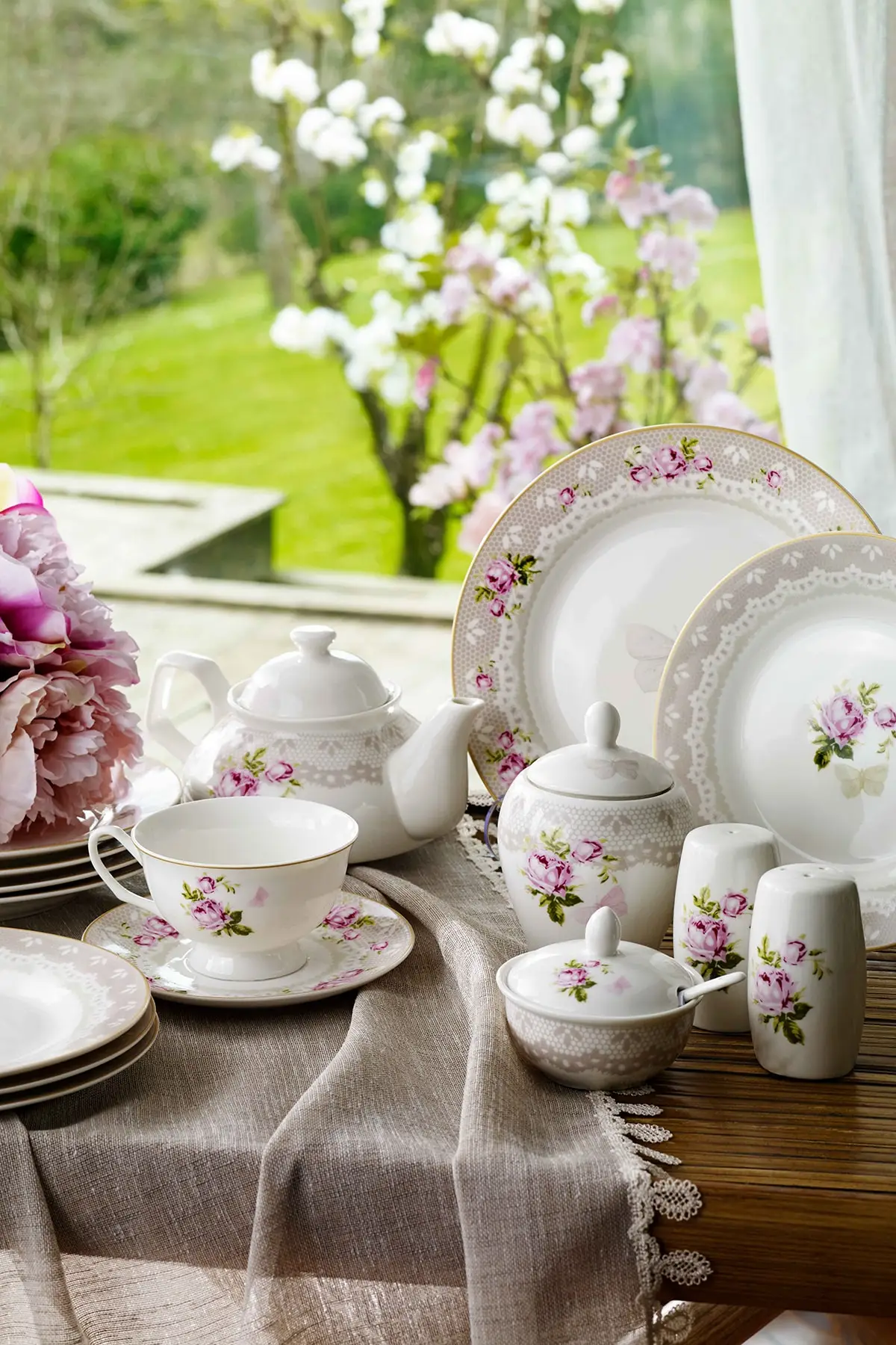 

Pierre Cardin Amy 41 Pieces Breakfast Set