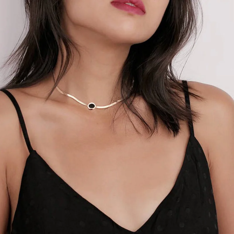 Ожерелье чокер с плоской змеиной цепочкой розовое золото римскими цифрами