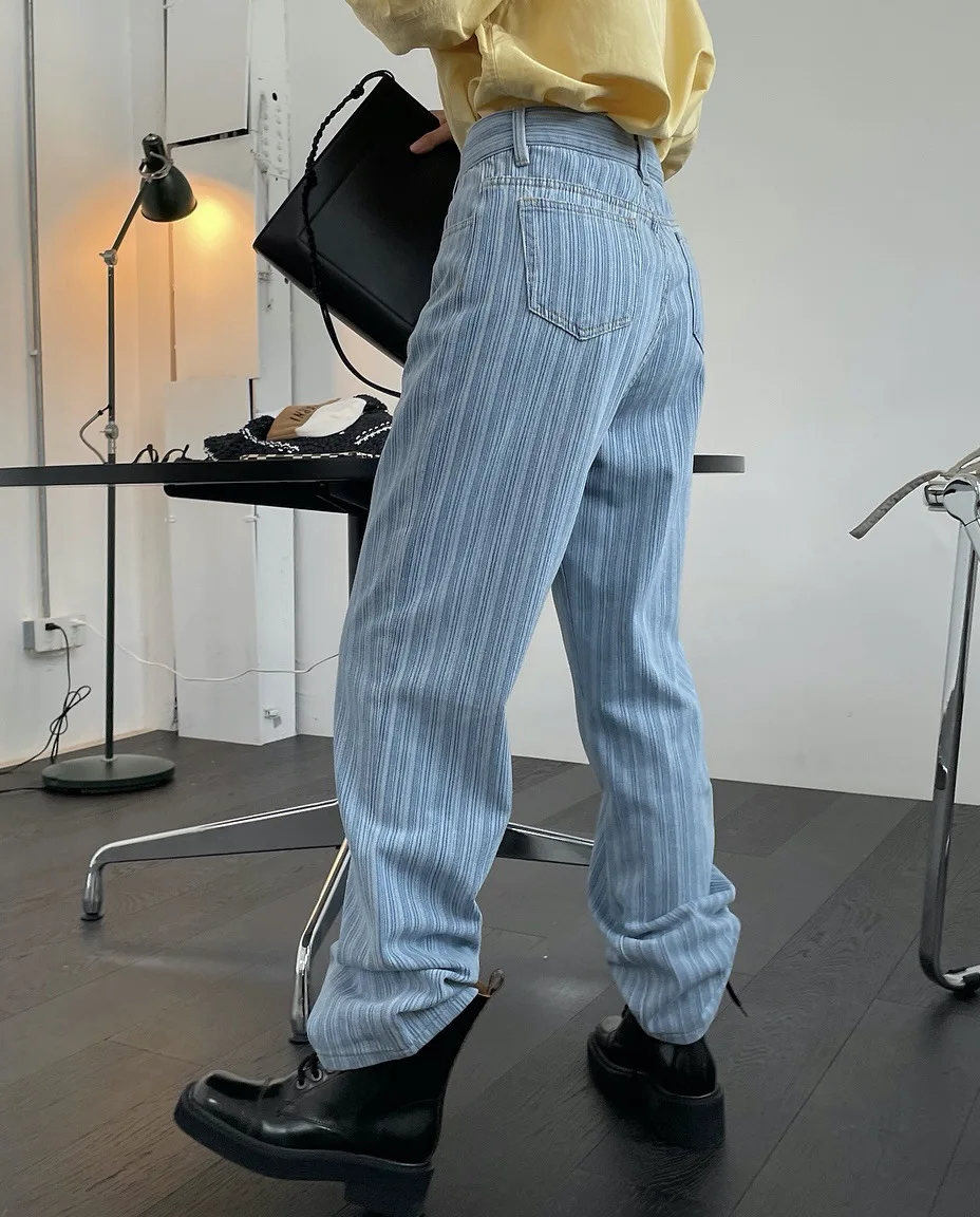 new woman straight blue classic jeans