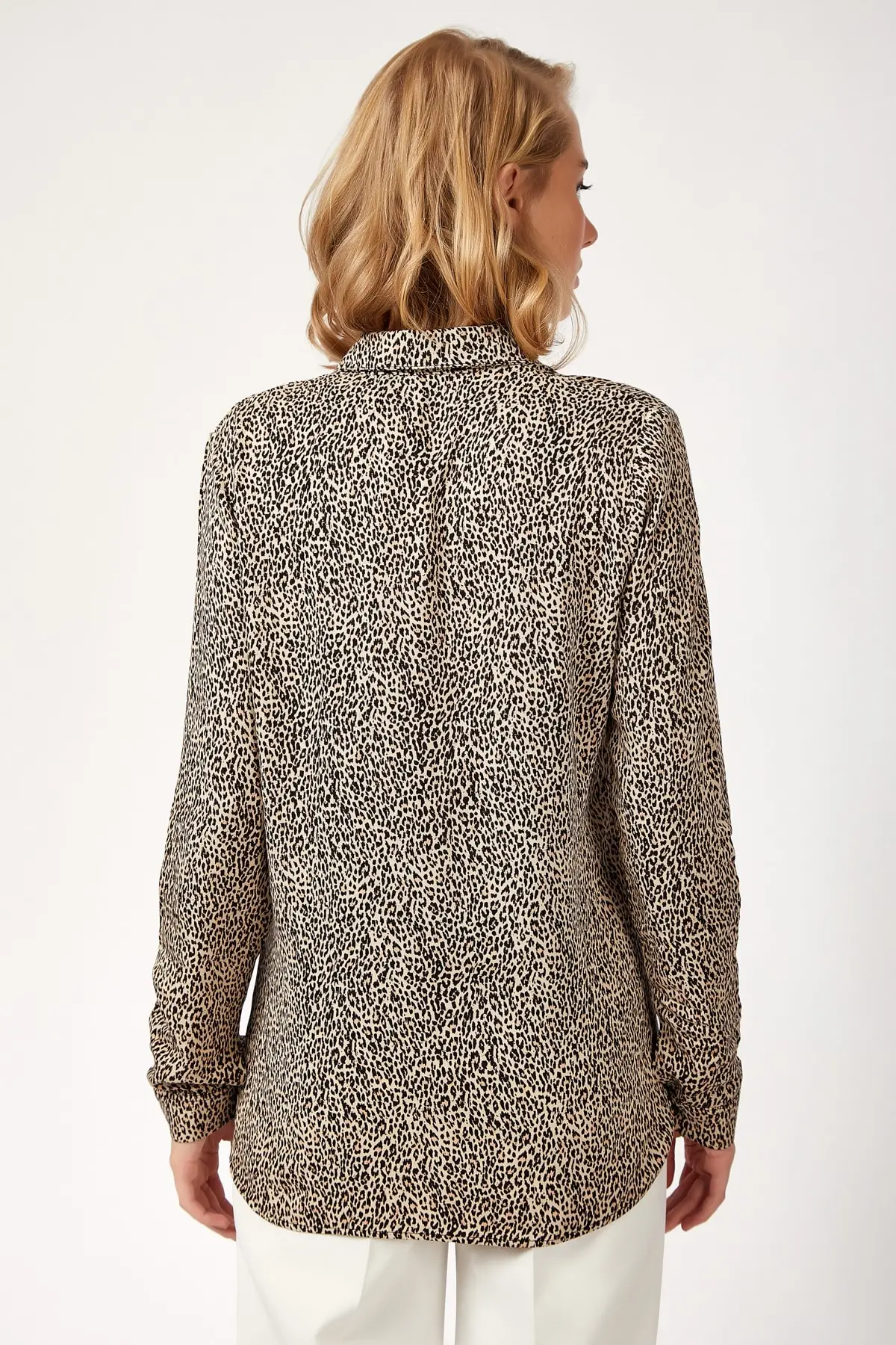 Счастье ist. Женская Базовая рубашка из вискозы с узором BH00199 |