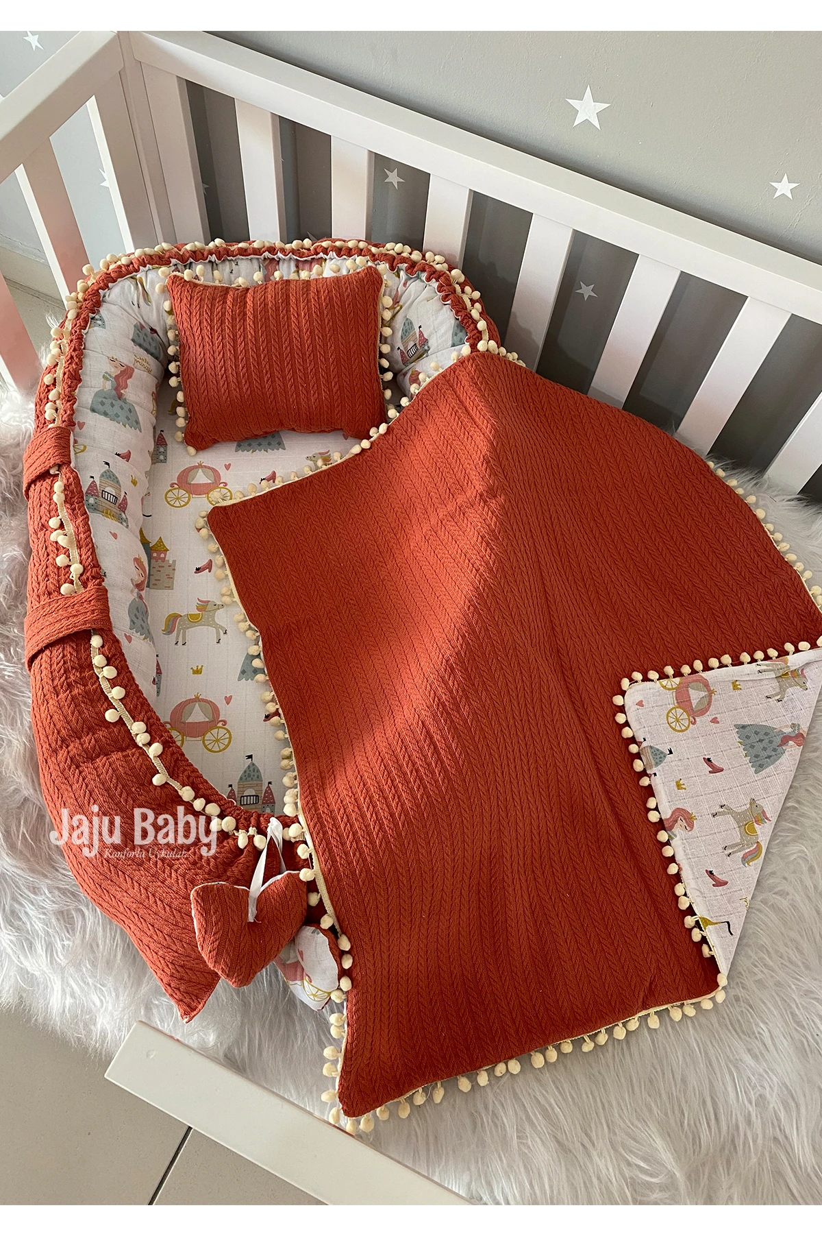 Jaju Baby Special Handmade Tile Knit Pique Fabric and Muslin Fabric Pompon 3-Piece Babynest Set Mother Side Portable Baby Bed