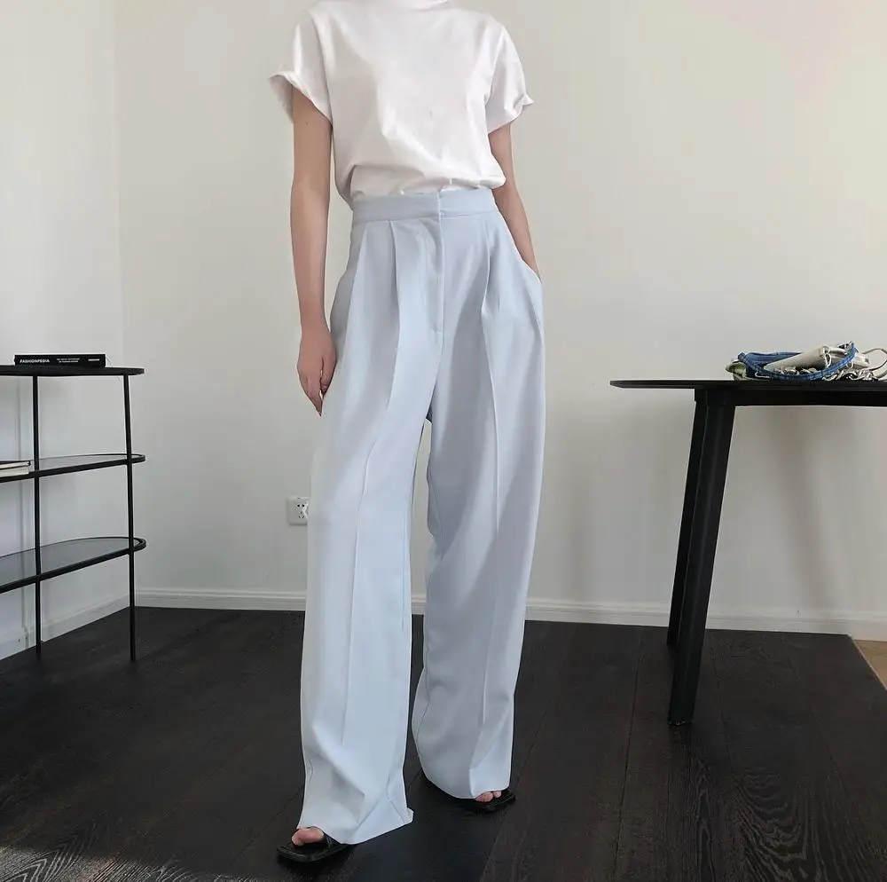 woman new model boyfriend trousers