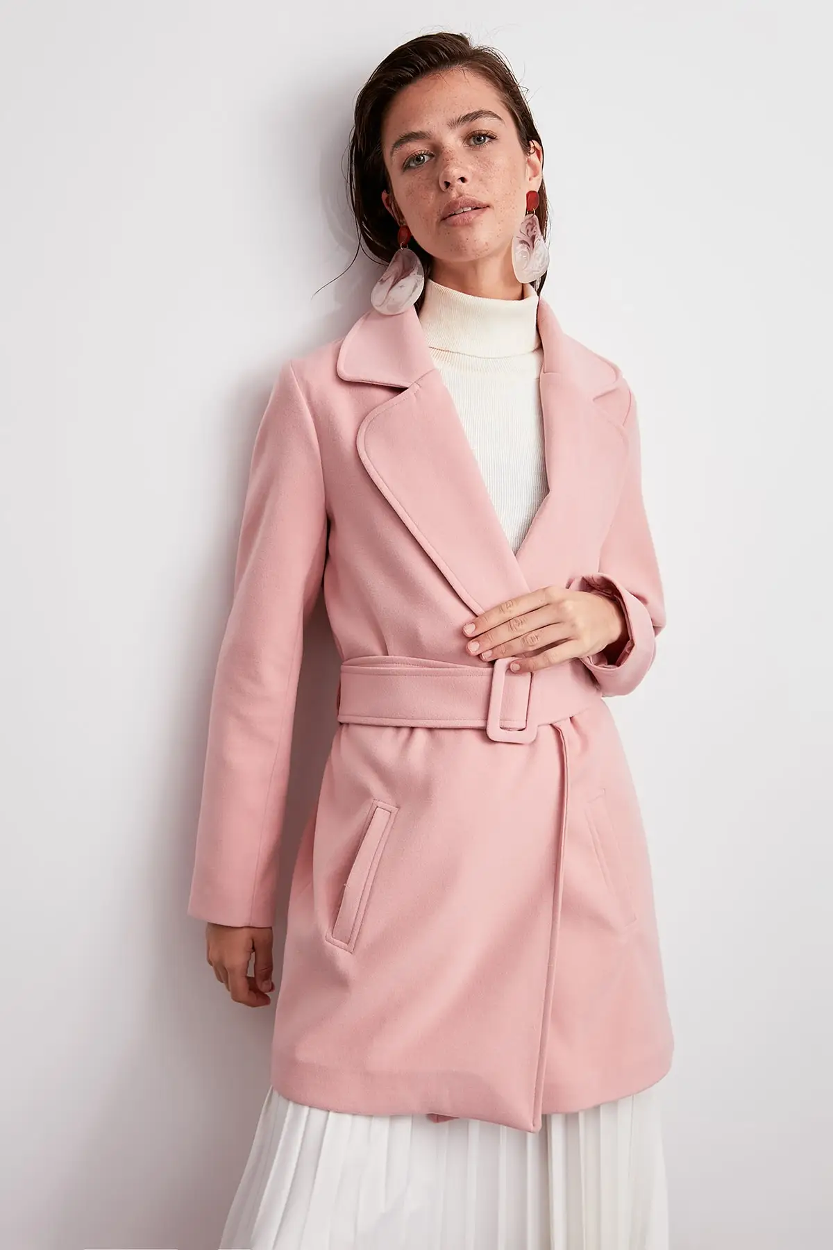 Трендовое розовое пальто с поясом TWOAW20KB0117 | Женская одежда