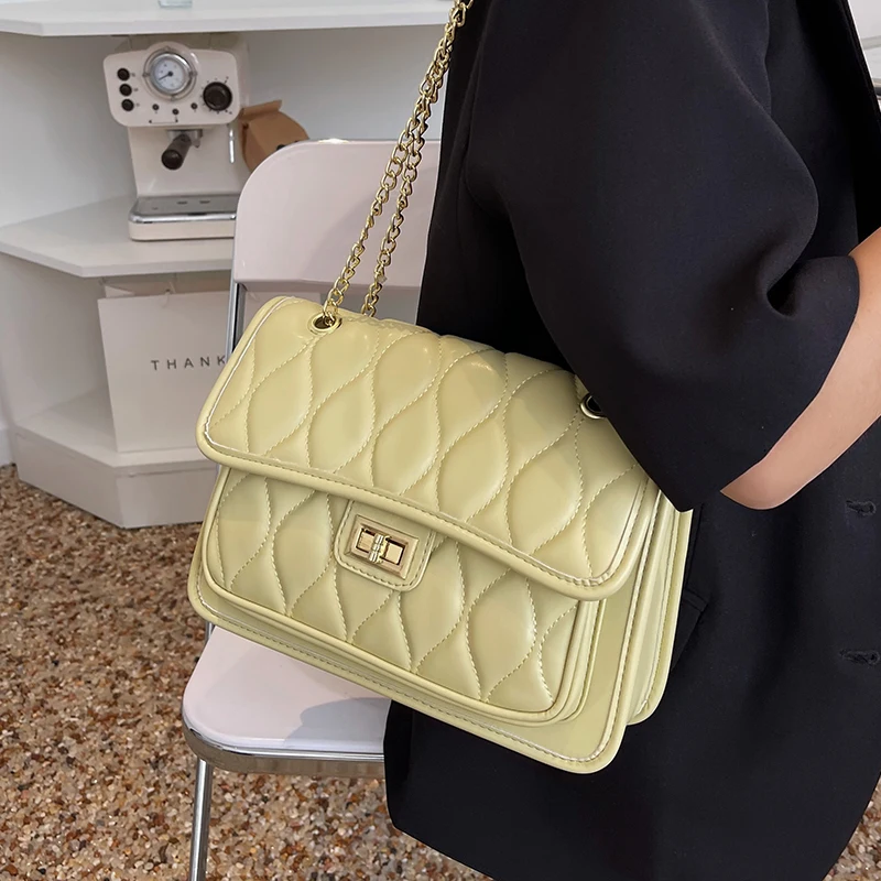 

Маленькие сумки с клапаном через плечо из искусственной кожи для женщин 2022Trend, женские брендовые трендовые сумки и кошельки на ремне с цепоч...