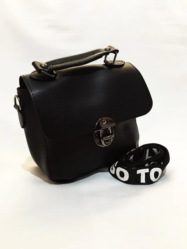 

Dr Stone Brand Women 'S Black Color faux leather Shoulder Hand and Shoulder Bell 372694680