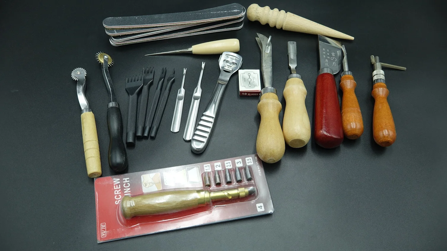 Набор инструментов для работы с кожей 18 предметов |