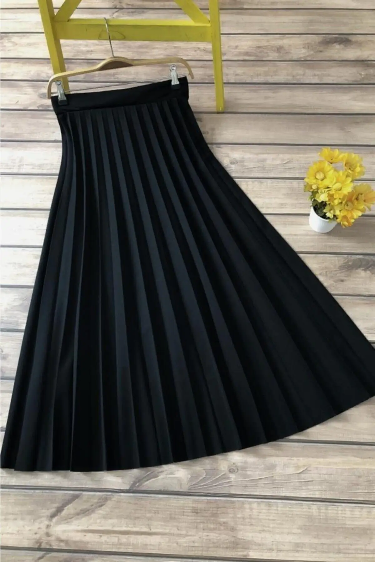 

Ecru Store Women Black Pleated Long Skirt
