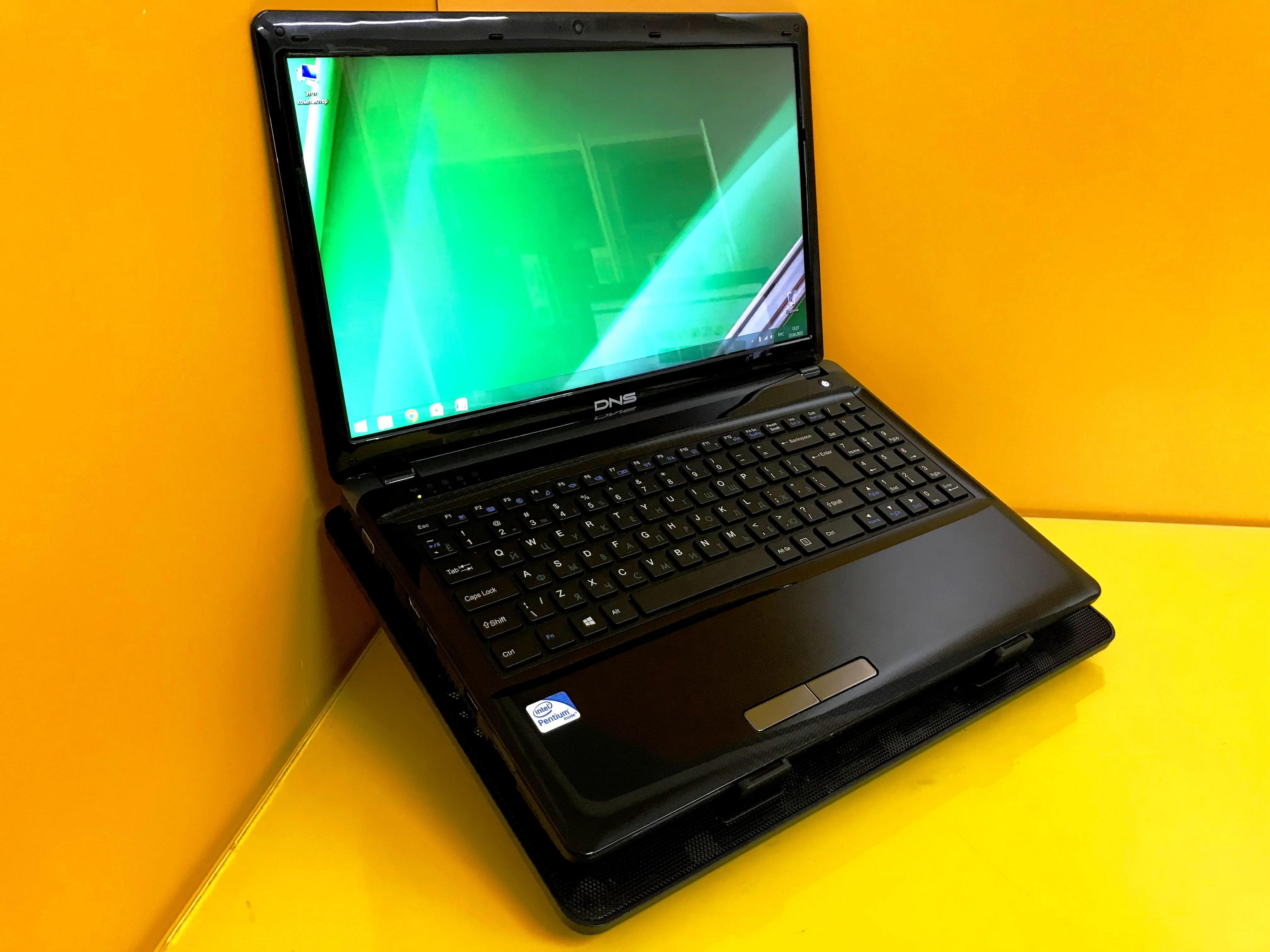 Ноутбук DNS W670SRQ (Intel Core i7-4700MQ 8 ядер по 2.40 турбо 3.20GHz/GeForce 7