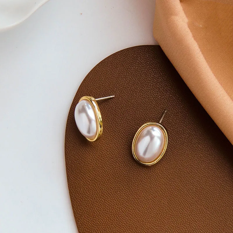 

Pearl Erinng Elegant Simulated Pearl Big Round Clip on Earrings Non Pierced Baroque 925 Sterling Silver Earrings for Gift