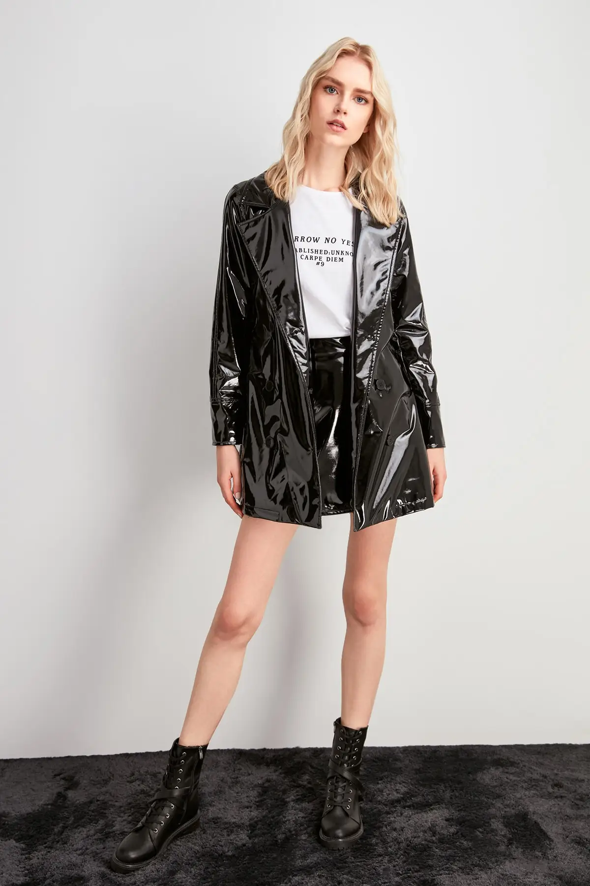 Trendyol яркий из лакированной кожи Искусственная кожа Тренч TWOAW20TR0026|Женские плащи и