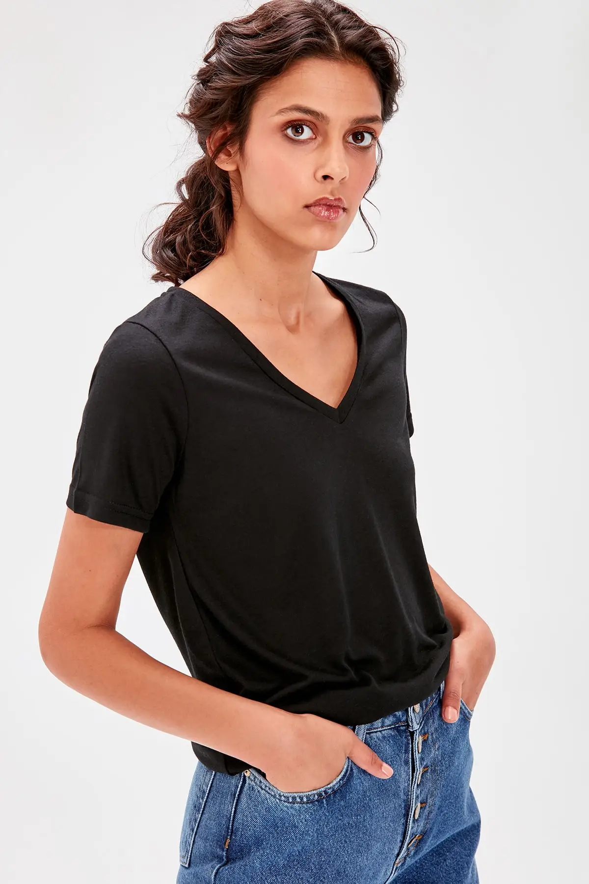 Черная трикотажная футболка с треугольным вырезом TWOSS19BO0063|Футболки| |