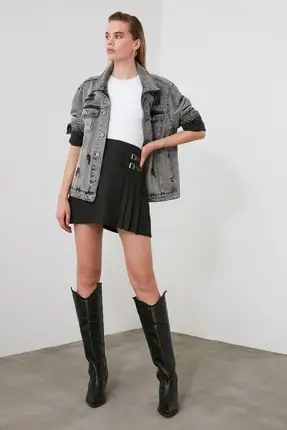 

Turkish Hyper Quality Buckle Detailed Pleated Skirt. Black Color (Zara 2021 Fashion traf y2k)