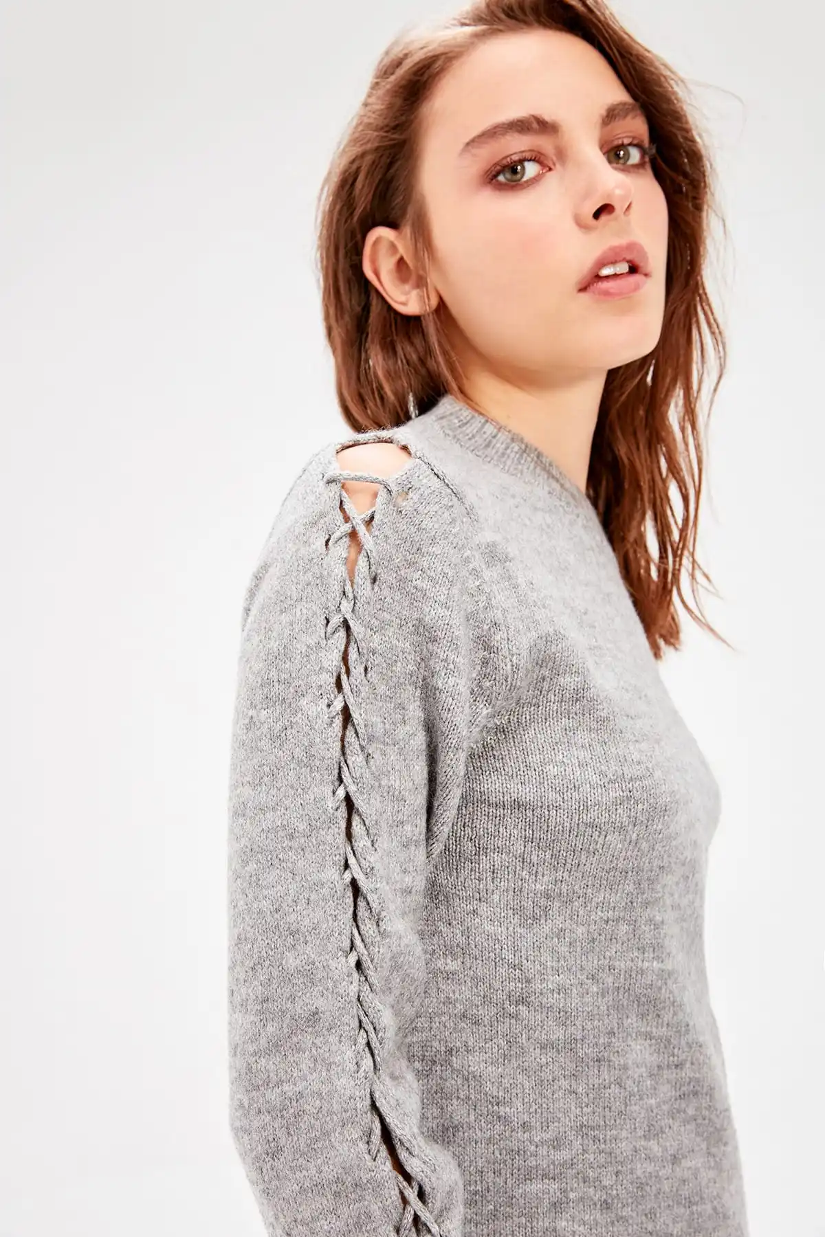 Женский трикотажный свитер Trendyol серый с длинным рукавом TWOAW20NV0017| |