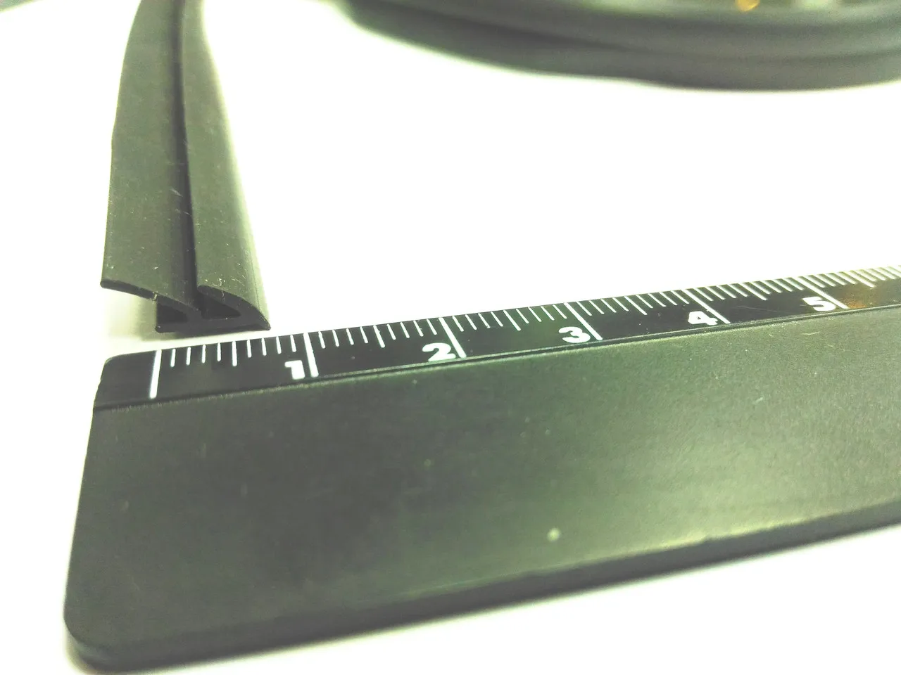 Профиль резиновый F-образный уплотнитель елочка профиль фигурный | Строительство