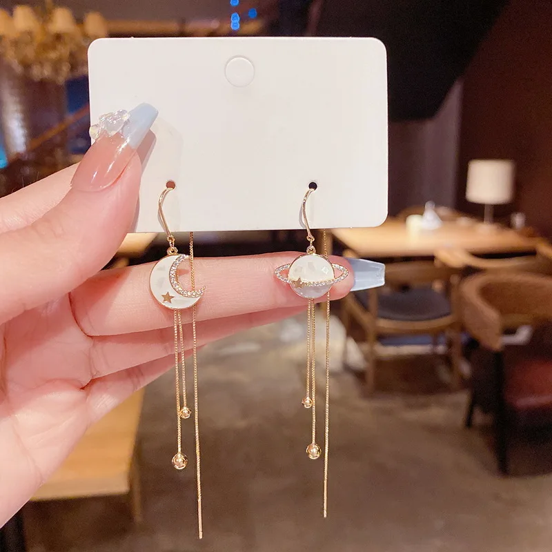 

2022 New Crystal Fashion Moon Tassels Hanging Earrings For Women Temperament Star Rhinestone Pendant Earrings Girl Party Jewelry