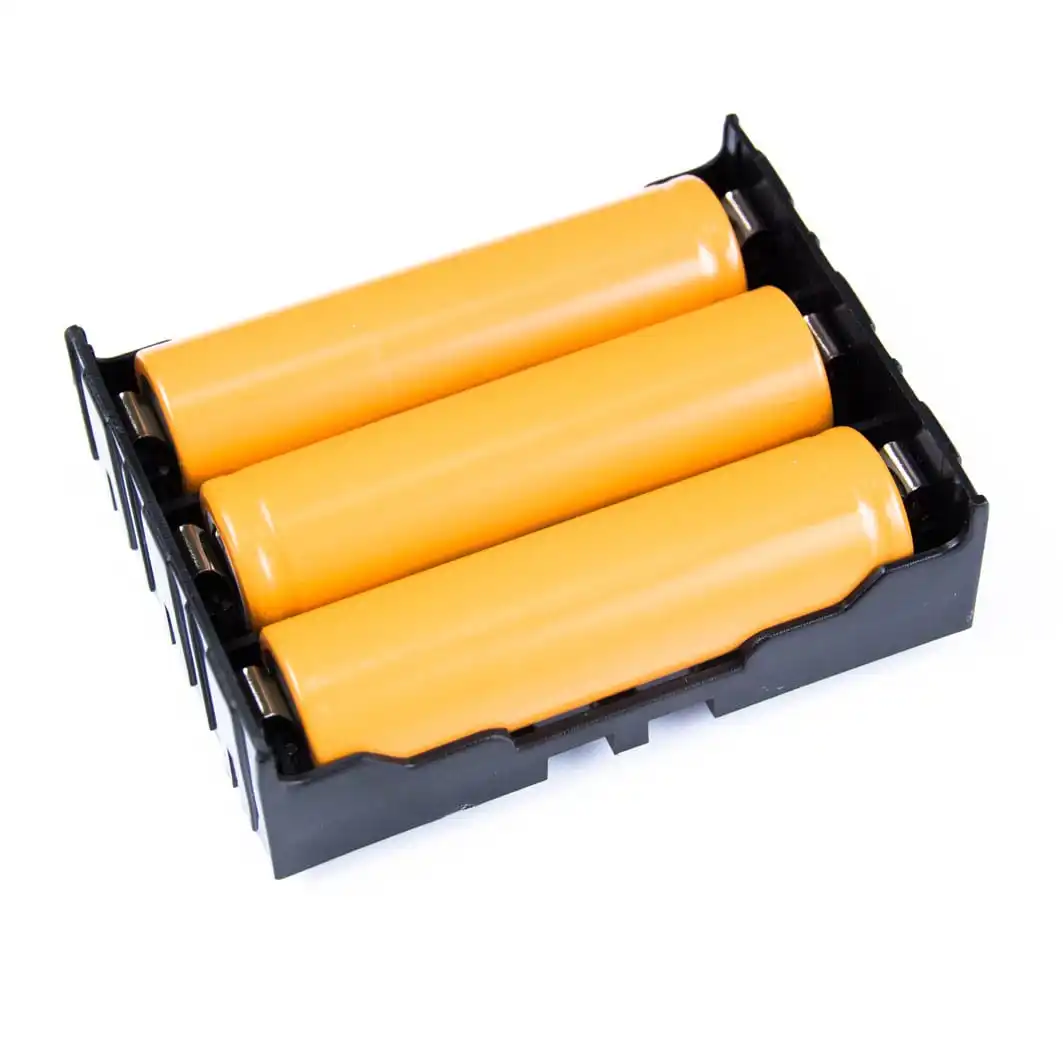 Батарейный отсек для аккумуляторов типа 18650 с плоским металлическим контактом и