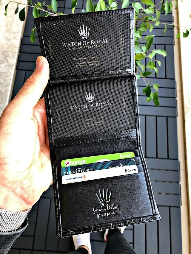 

FOLDING CROCO BLACK WALLET 411460901