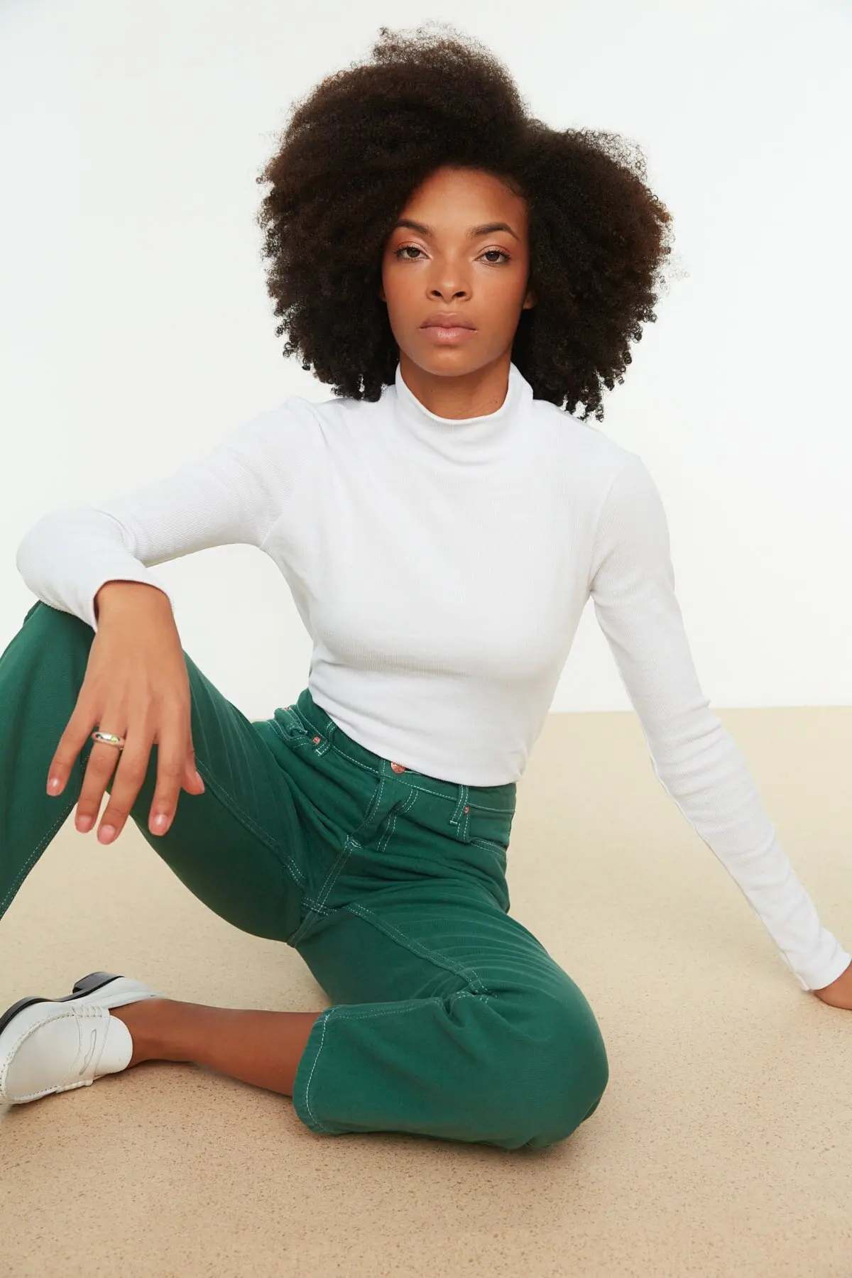 

White Turtleneck Ribbed Knitted Blouse