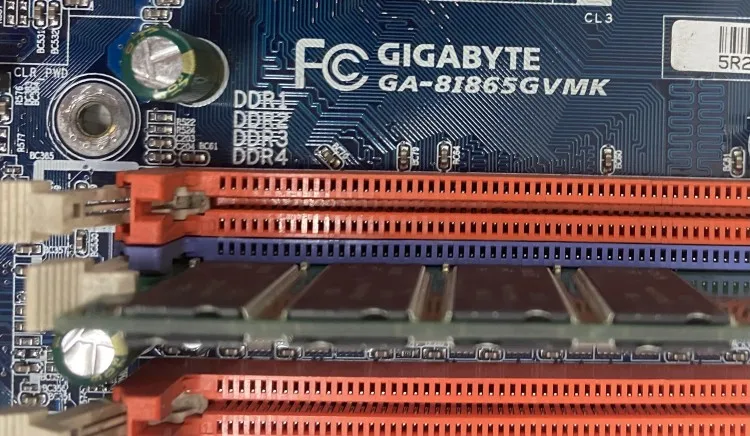 Motherboard GIGABYTE GA-8I865GVMK Socket 478 | Компьютеры и офис