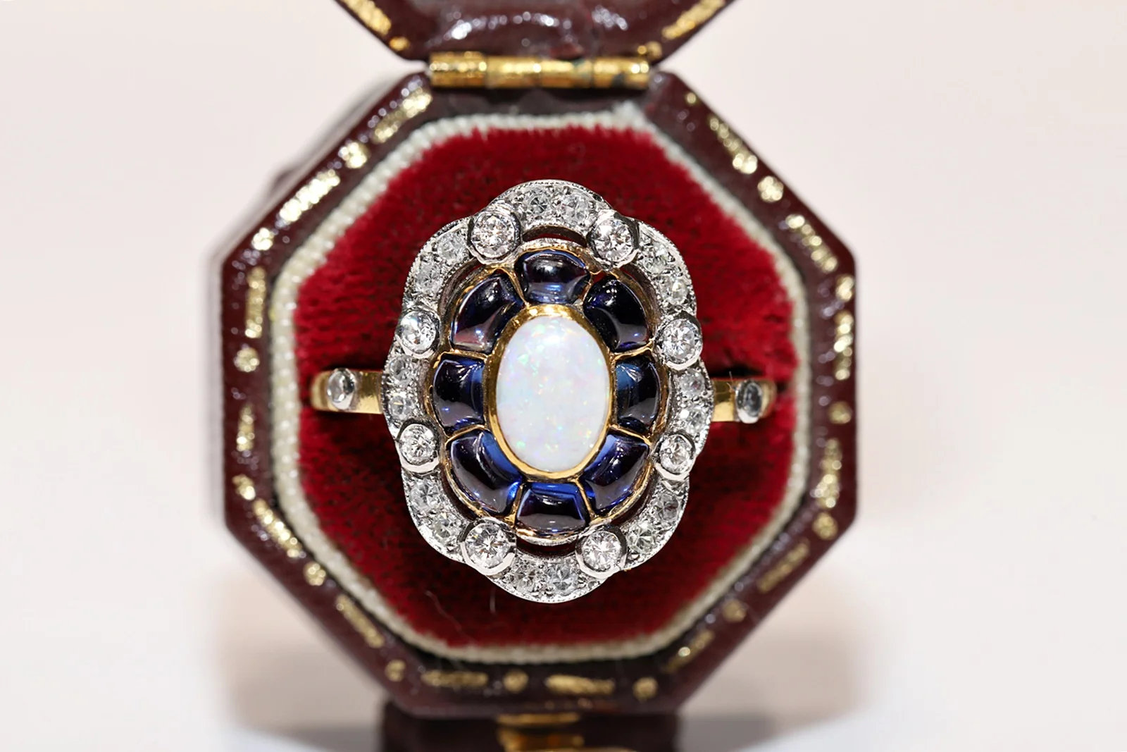 

Perfect Art Deco Antique 18k Gold Natural Diamond And Caliber Sapphire Opaline Decorated Pretty Ring
