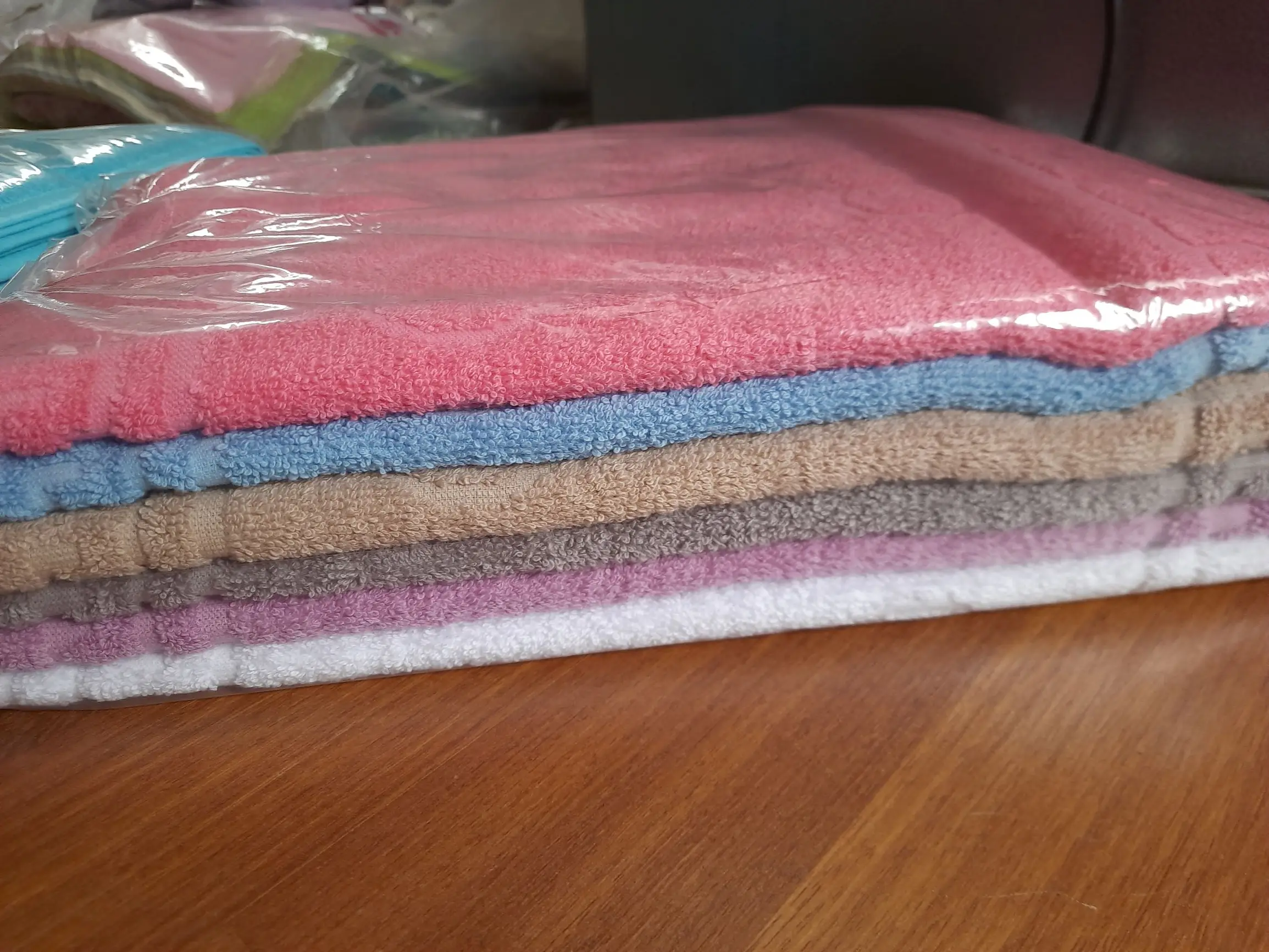 

Drying towel with special foot pattern, water absorbent 7 different colors 100% cotton jacquard edged 50x70cm woven cotton.