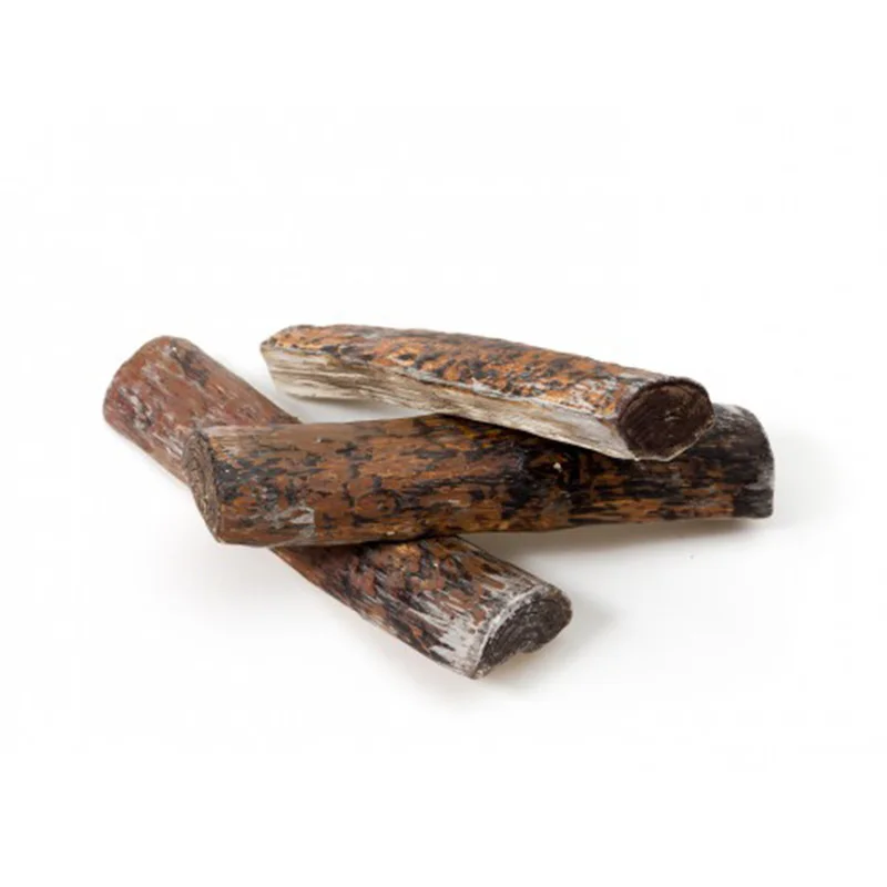 дерево бревно. керамические дрова. половина полена. полено из сосны. древесина бревна.