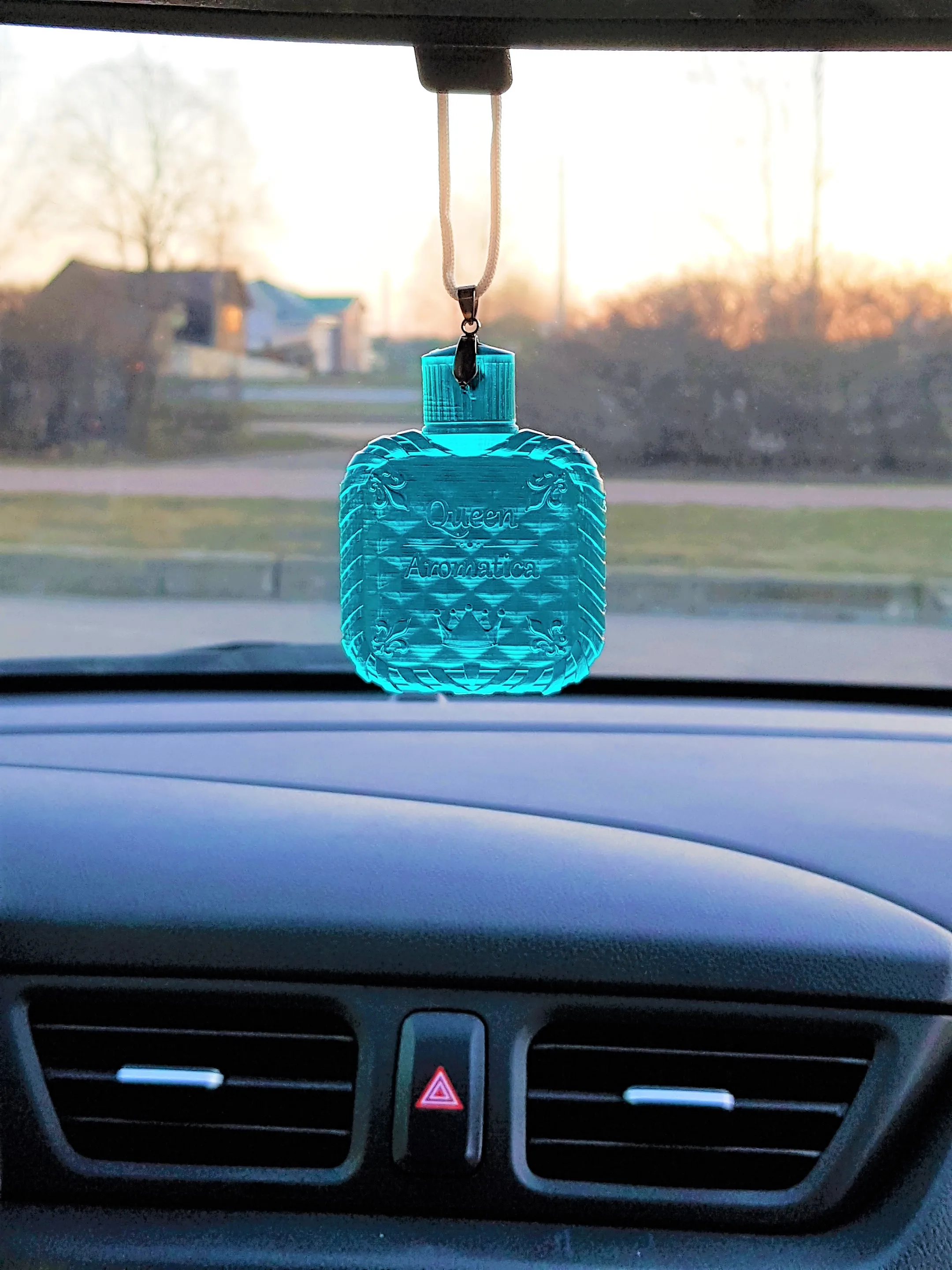 Ароматизатор для авто Queen Aromatica освежитель воздуха автопарфюм подвесной