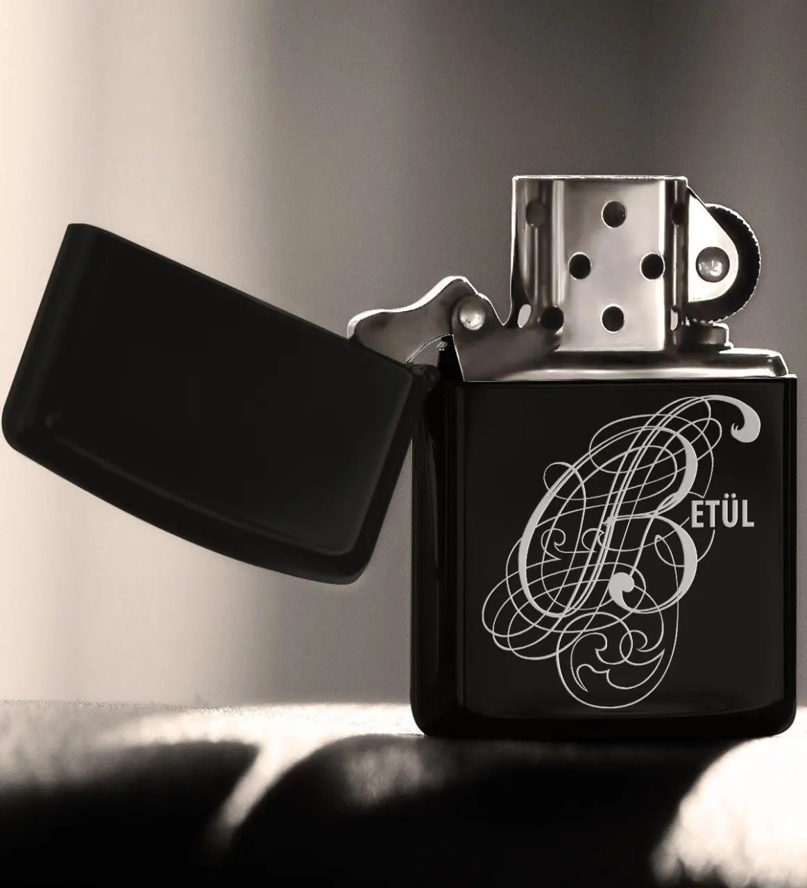 

Personalized B Letter Gasoline Black Metal Cigarette Lighter (Model 3)