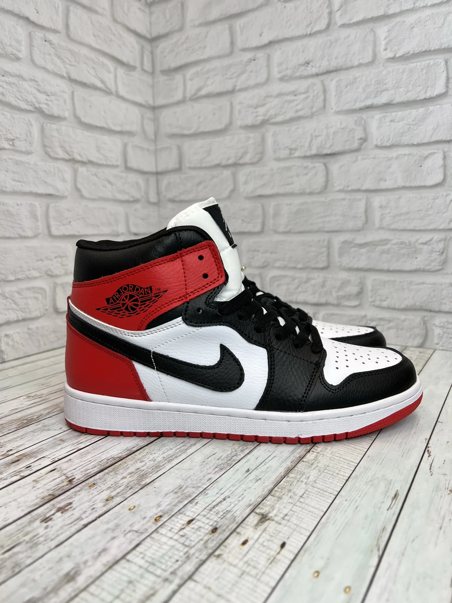 Кроссовки Nike Air Jordan (Джордан) мужские красные с чёрным и белым |