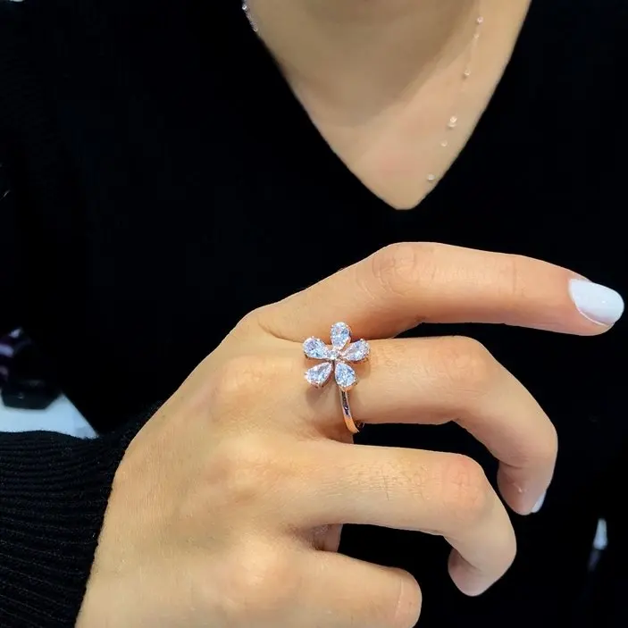 

925 Silver Daisy Pattern Drop Zircon Stone Top Quality Ring for Women
