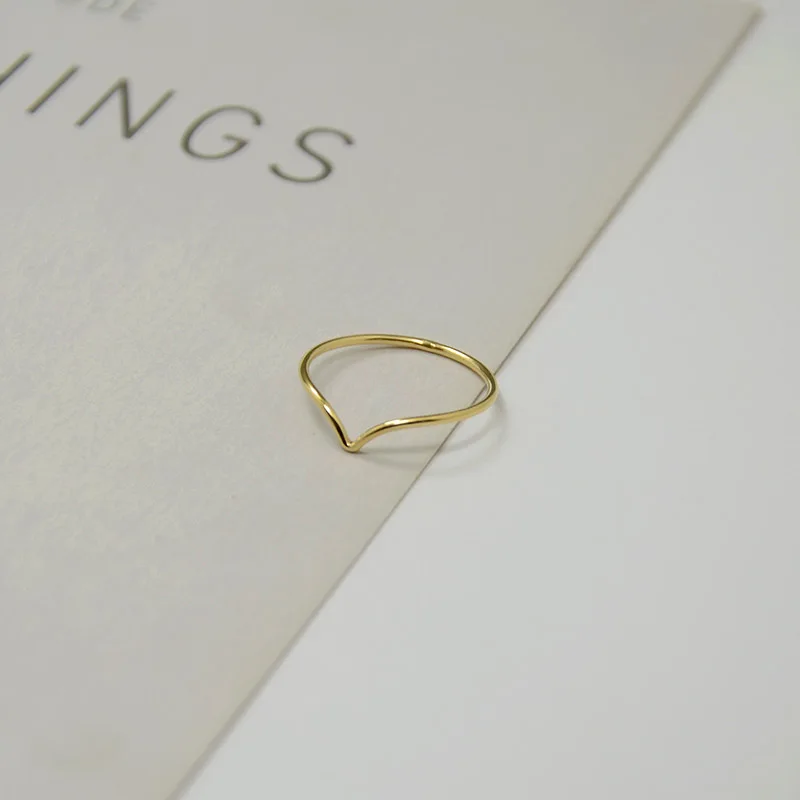 Тонкое V образное штабелирующее кольцо домино ручной работы Изысканная Золотая