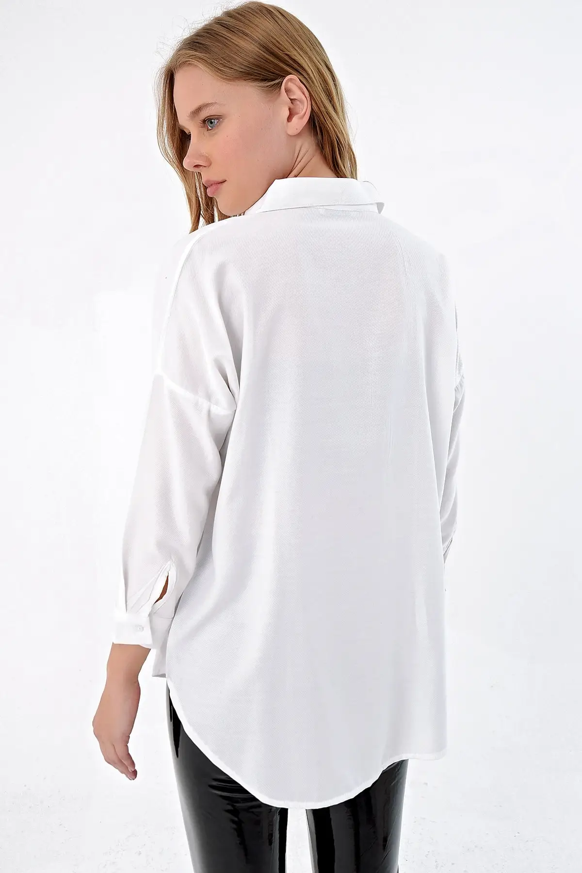 Женская ностальгическая рубашка белого и черного цвета с длинным рукавом в