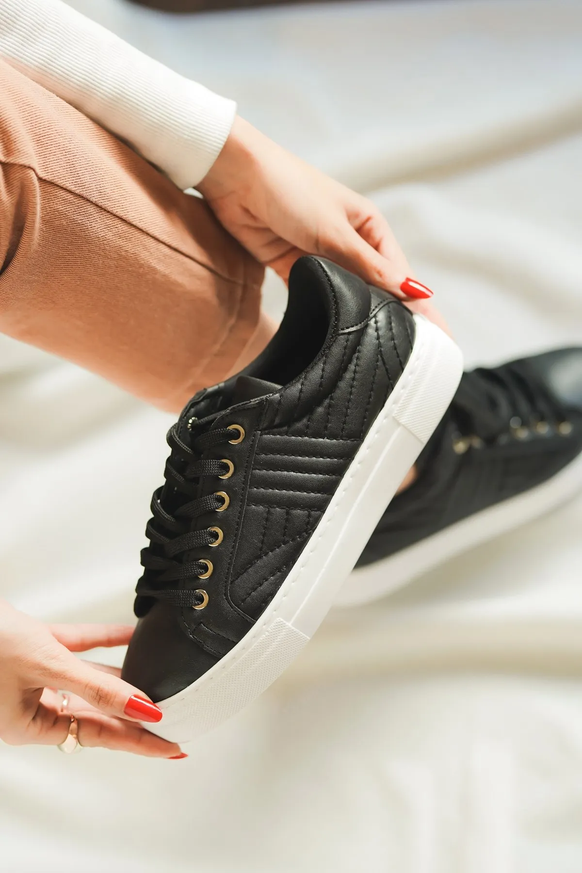 

Hot Sale Quilted Casual Shoes