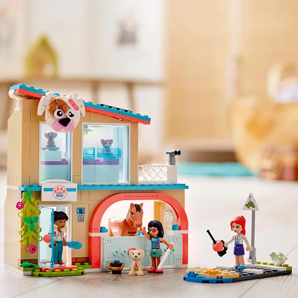 Конструктор LEGO Friends 41446 Ветеринарная клиника Хартлейк-Сити |