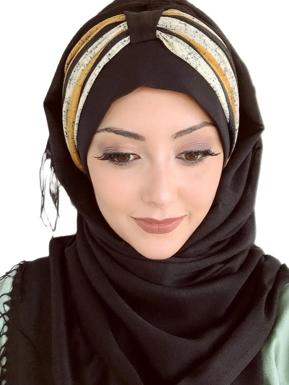 

Yeni Moda Hijab Müslüman Kadın 2021 Başörtüsü İslami Kıyafet Türban Eşarp Şapka Fular Sarı Çizgili Büzgü Detaylı Hazır Siyah Şal